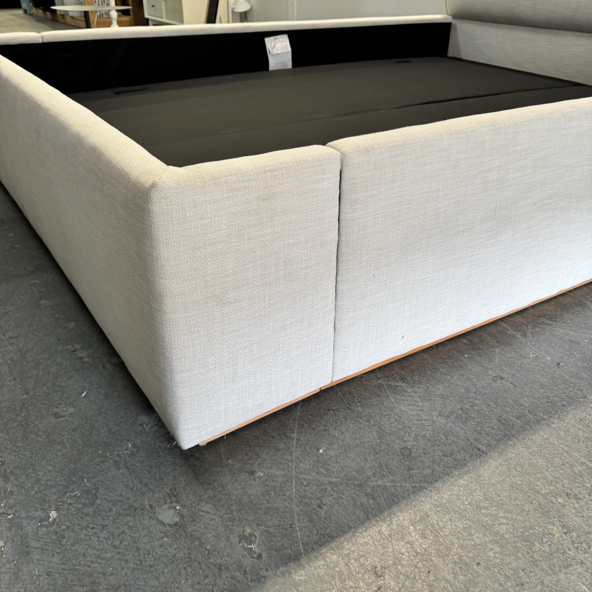 Serena and Lily York Queen Platform Bed - Image 7