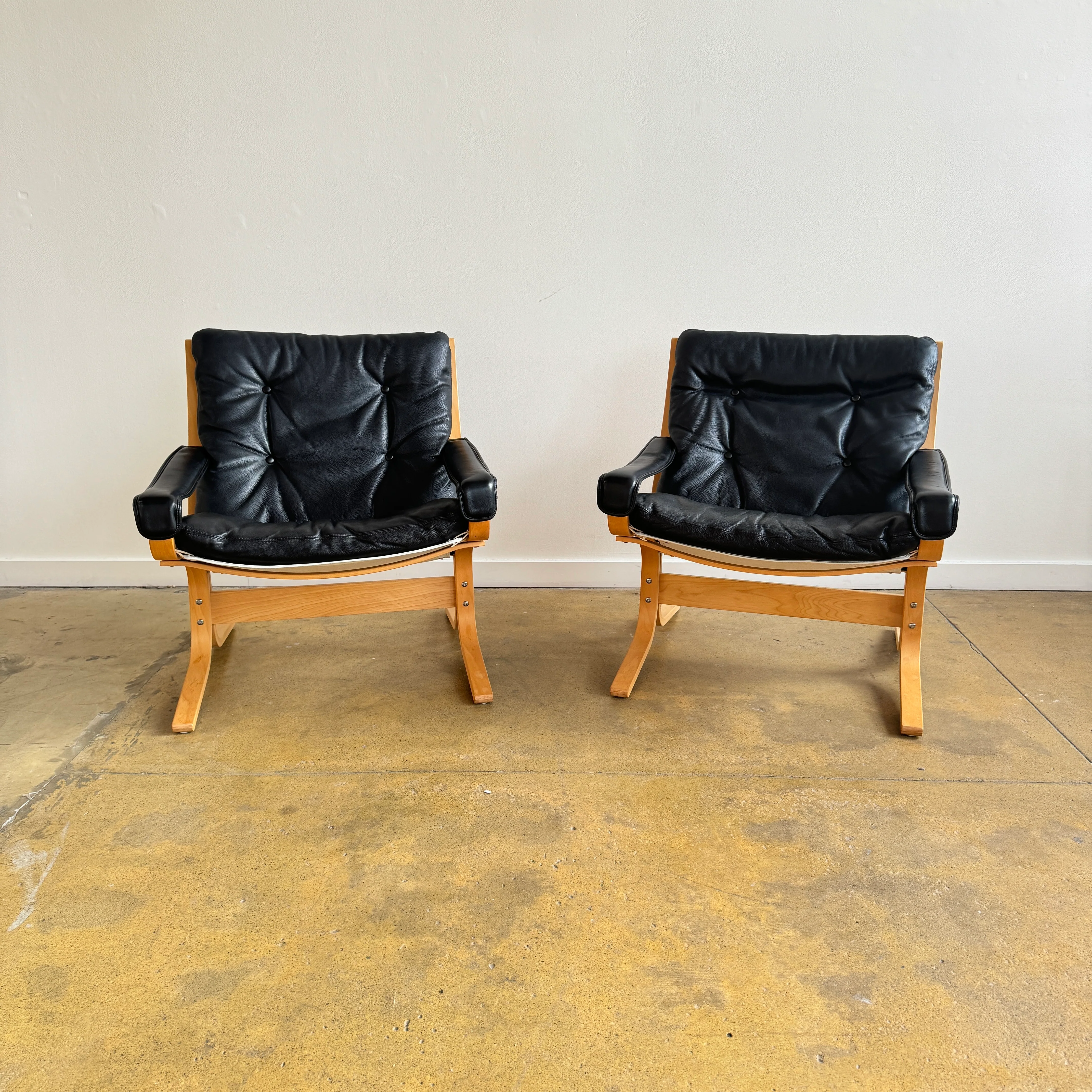 Siesta Set of 2 Chairs Low Back with Arms - Image 3