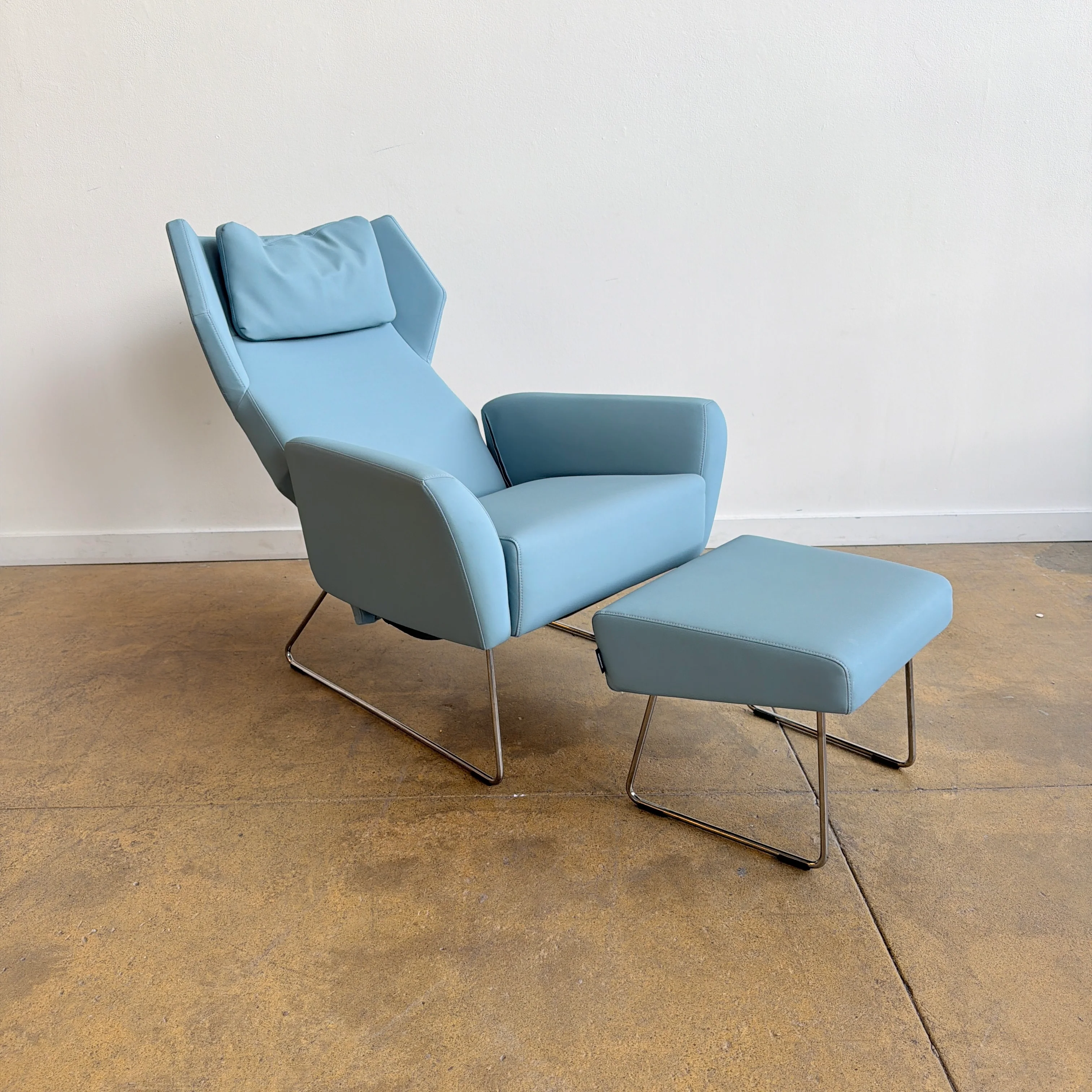 Swedese Select Recliner lounge chair & Ottoman by Roger Persson- Vinyl - Image 3