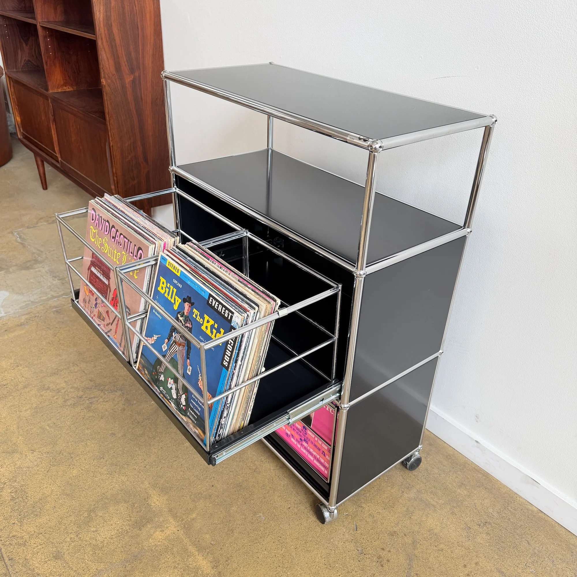 USM Haller 1X3 Record Storage on Wheel - Graphite Black - Image 3