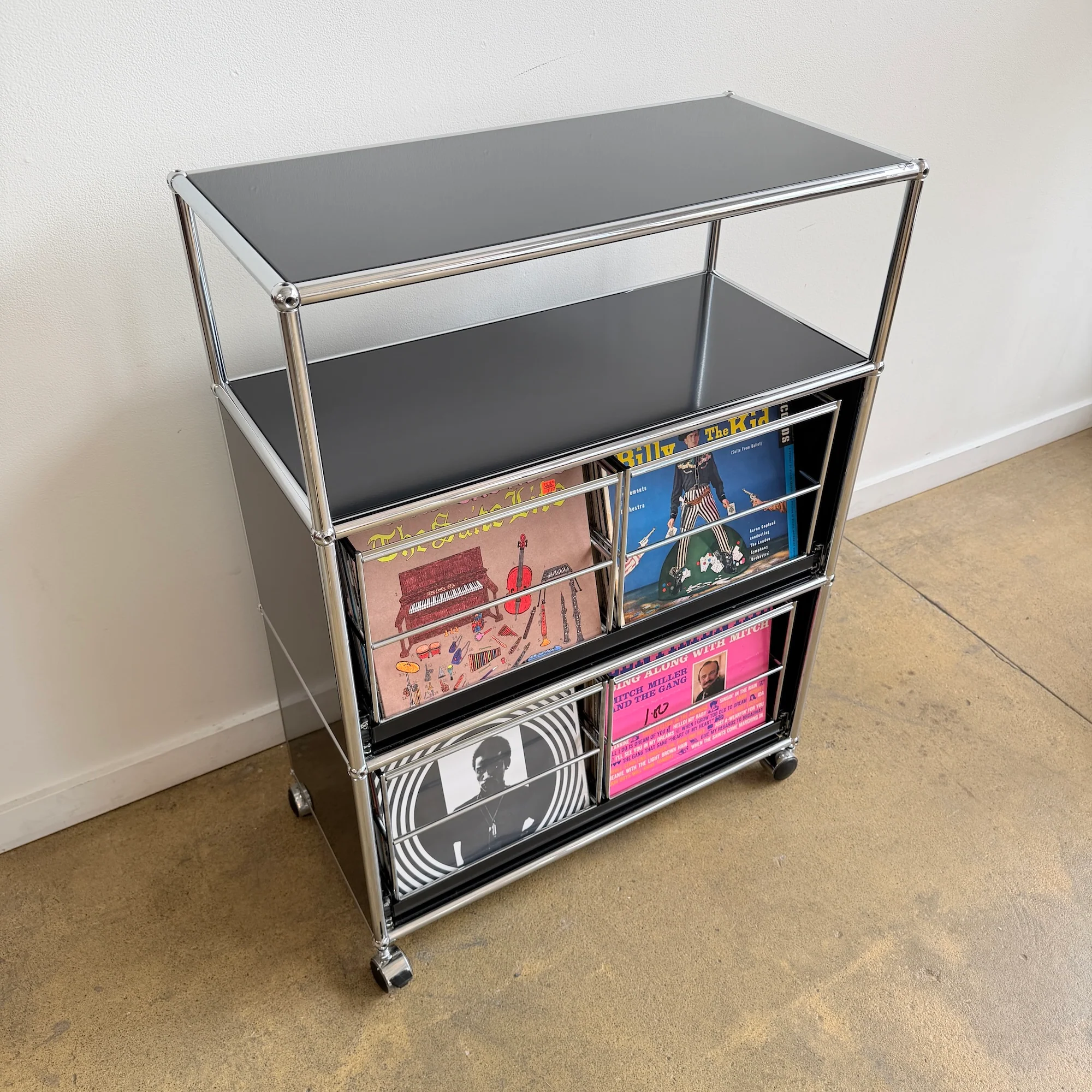 USM Haller 1X3 Record Storage on Wheel - Graphite Black - Image 7