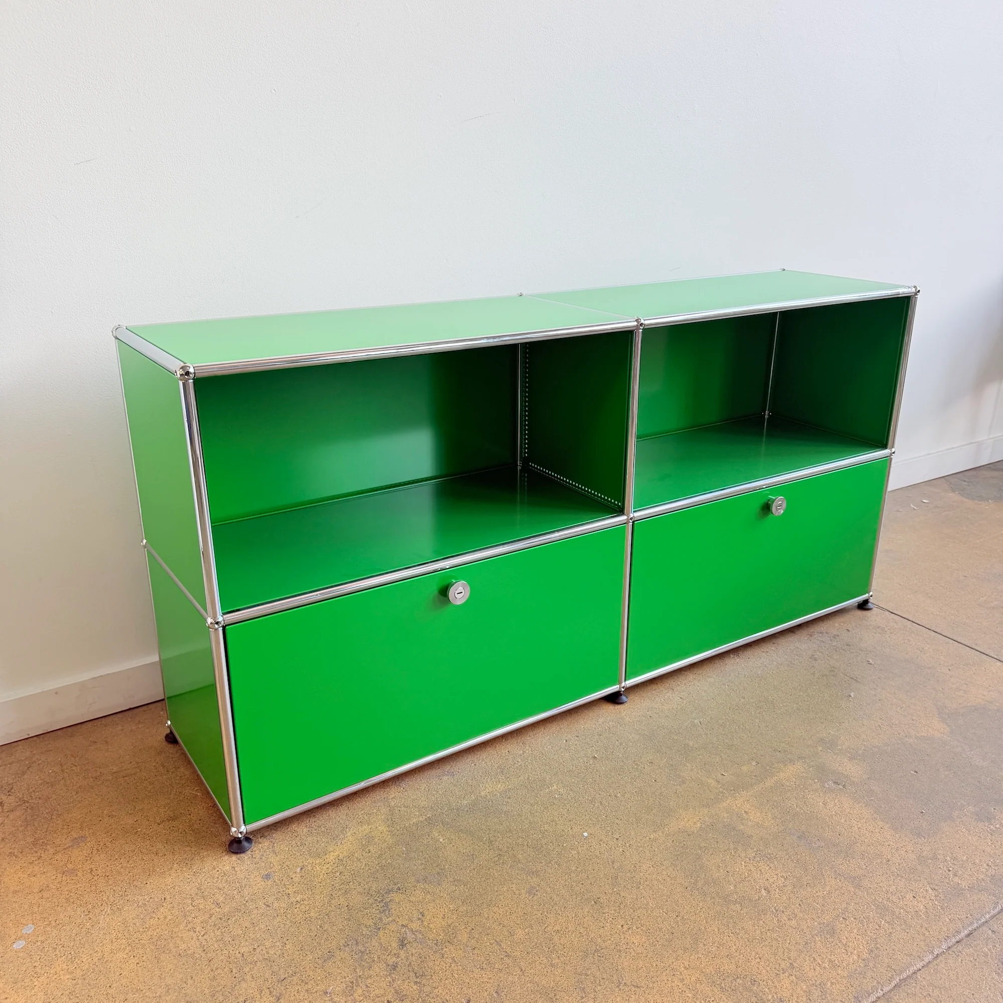USM Haller 2X2 Fully Enclosed Console - Green - Image 3