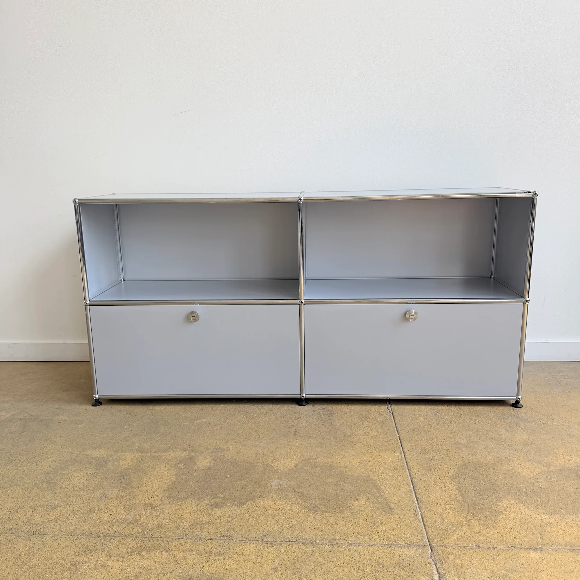 USM Haller 2X2 Fully Enclosed - Silver