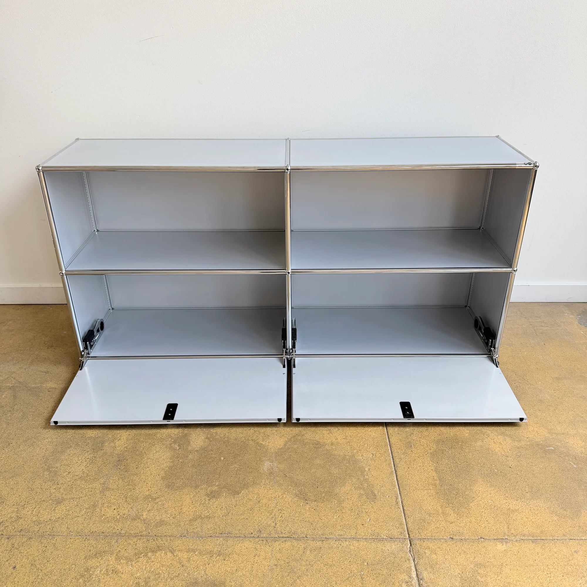 USM Haller 2X2 Fully Enclosed - Silver - Image 3