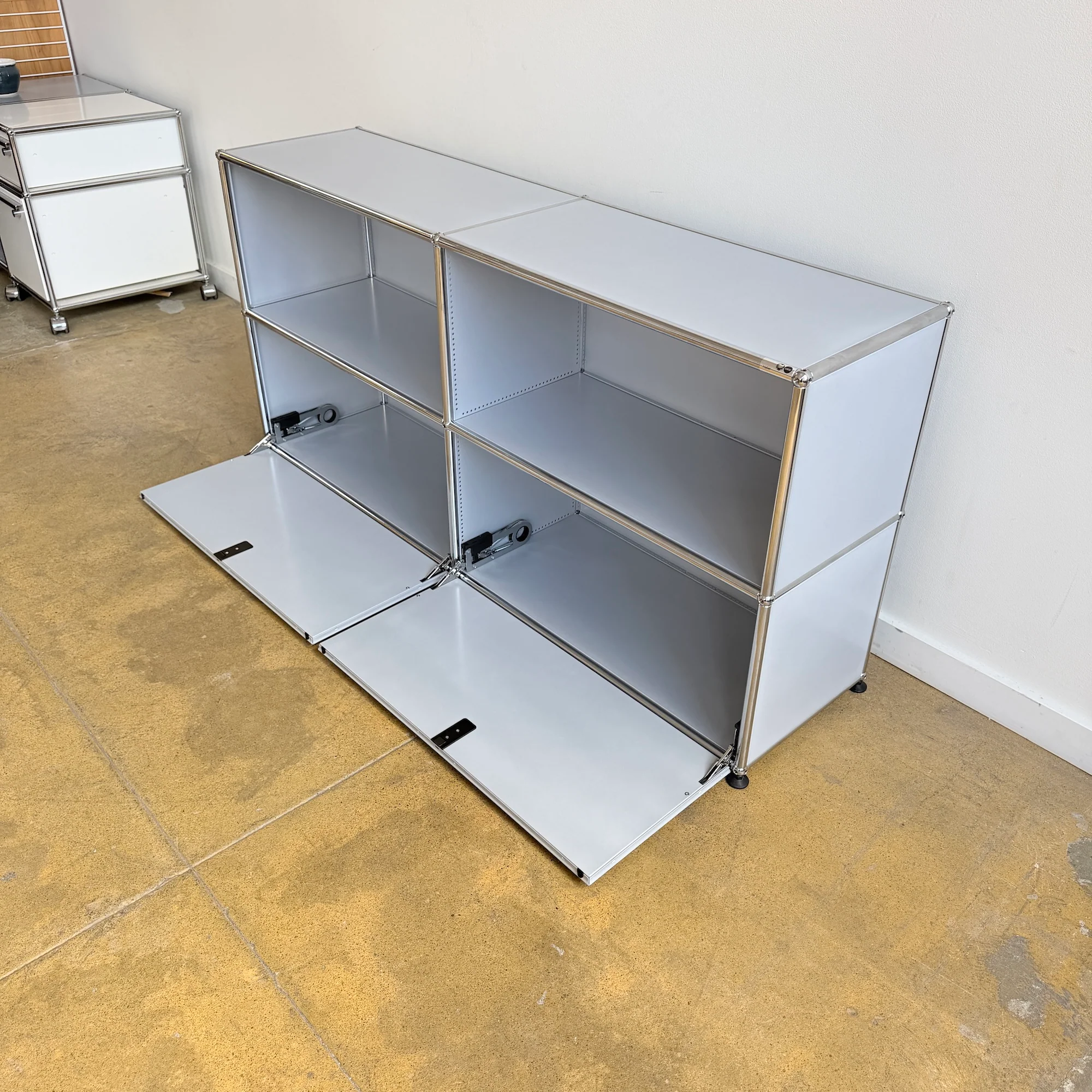 USM Haller 2X2 Fully Enclosed - Silver - Image 5