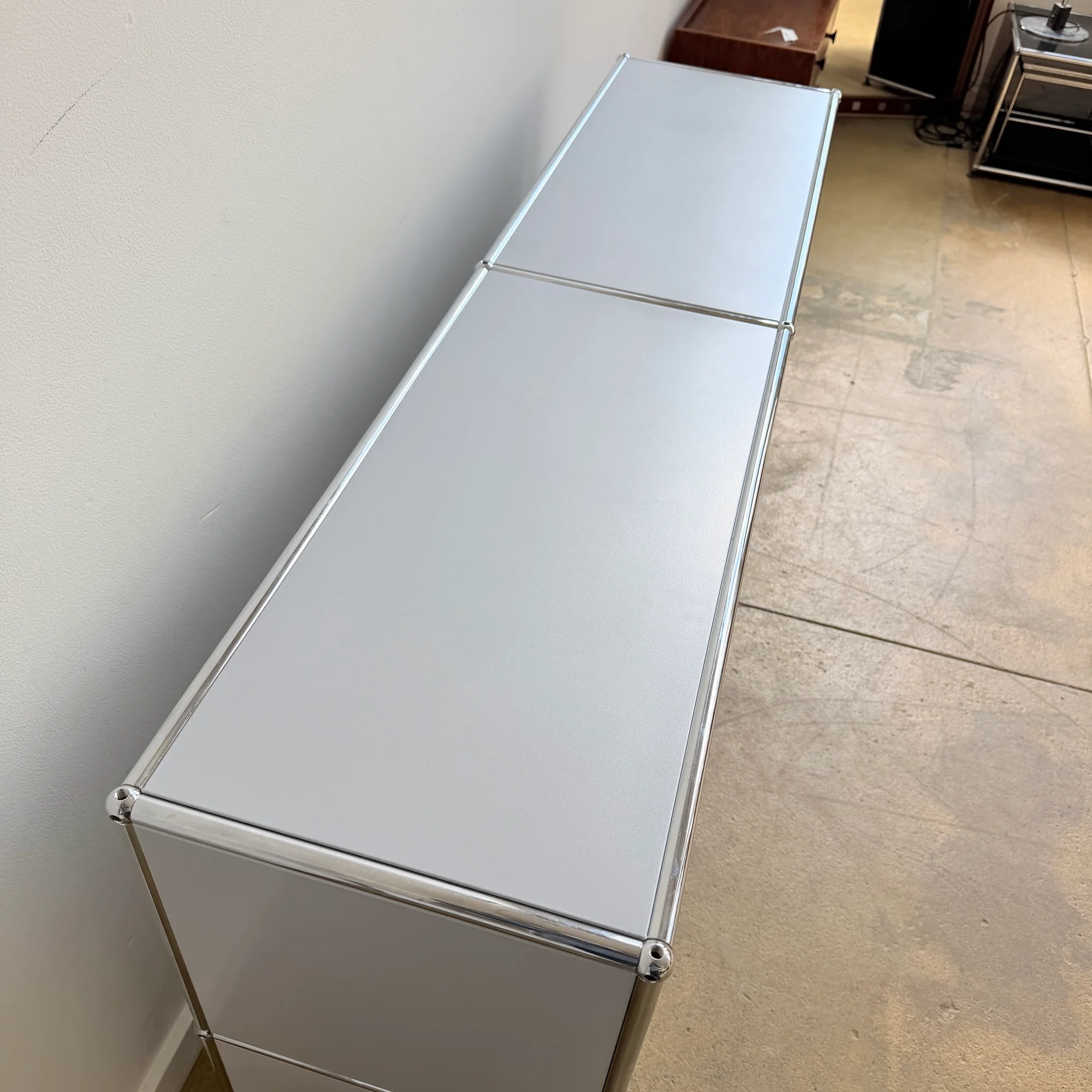 USM Haller 2X2 Fully Enclosed - Silver - Image 6