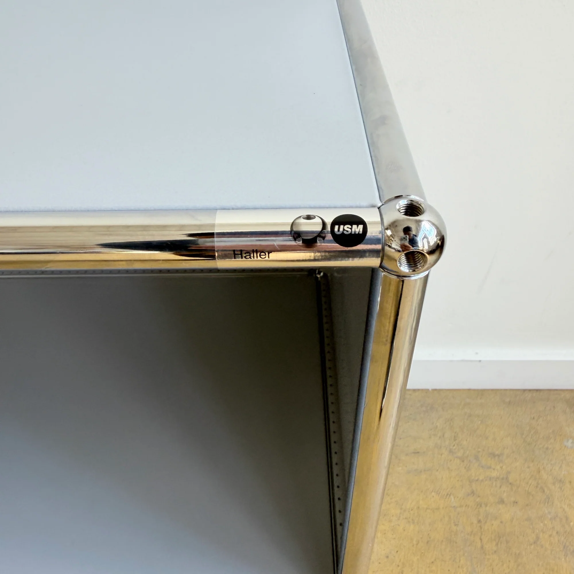 USM Haller 2X2 Fully Enclosed - Silver - Image 7
