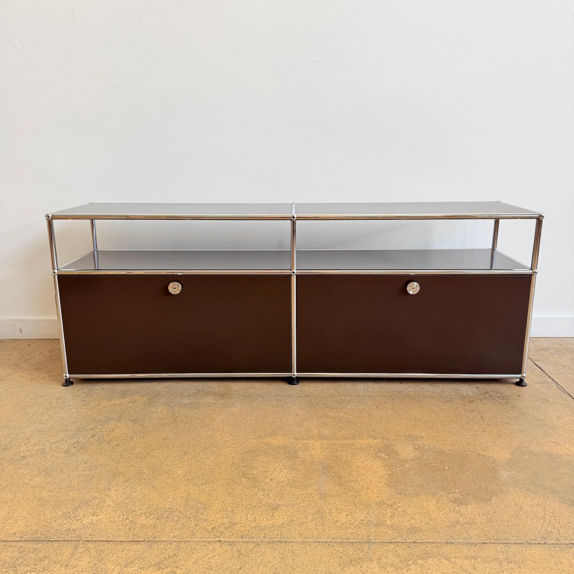 USM Haller 2X2 Media Console 22' - Brown