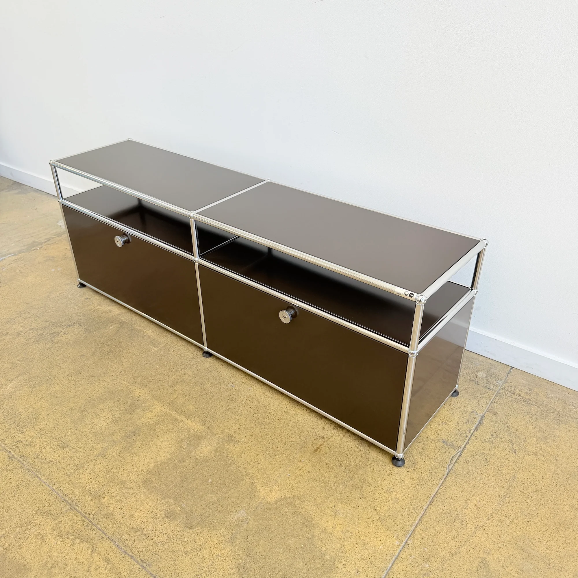 USM Haller 2X2 Media Console 22' - Brown - Image 3