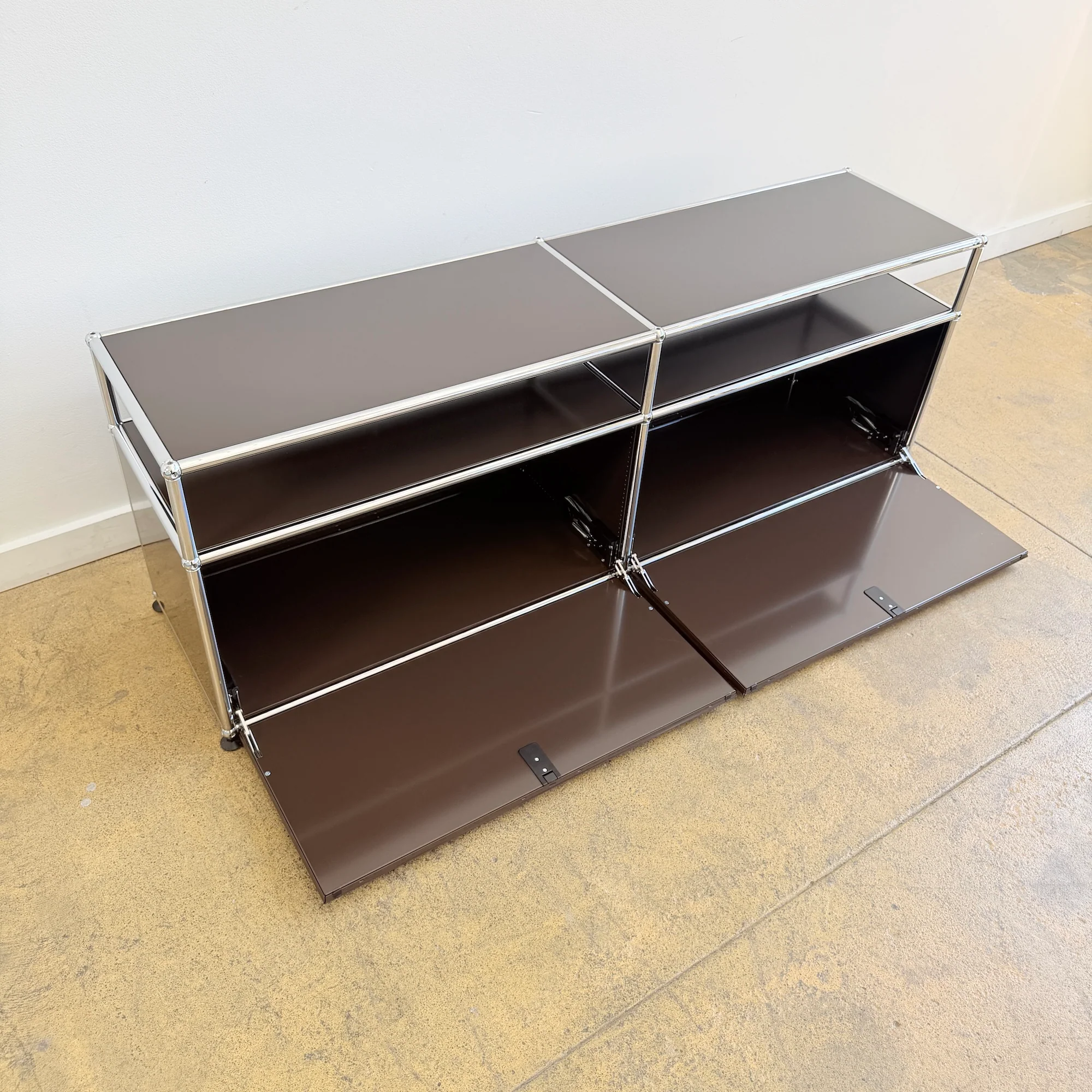 USM Haller 2X2 Media Console 22' - Brown - Image 5