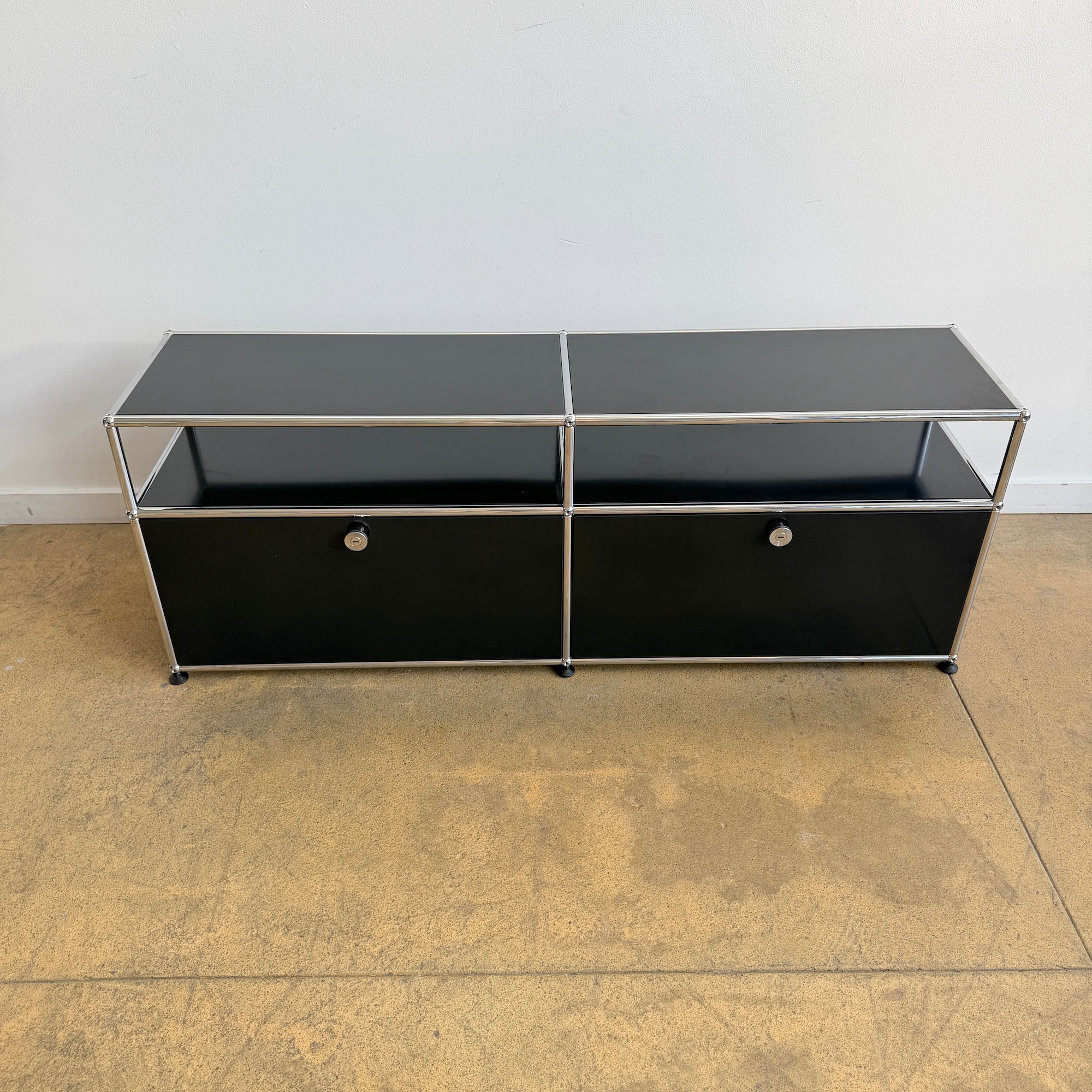 USM Haller 2X2 Media Console 22' - Graphite Black - Image 2