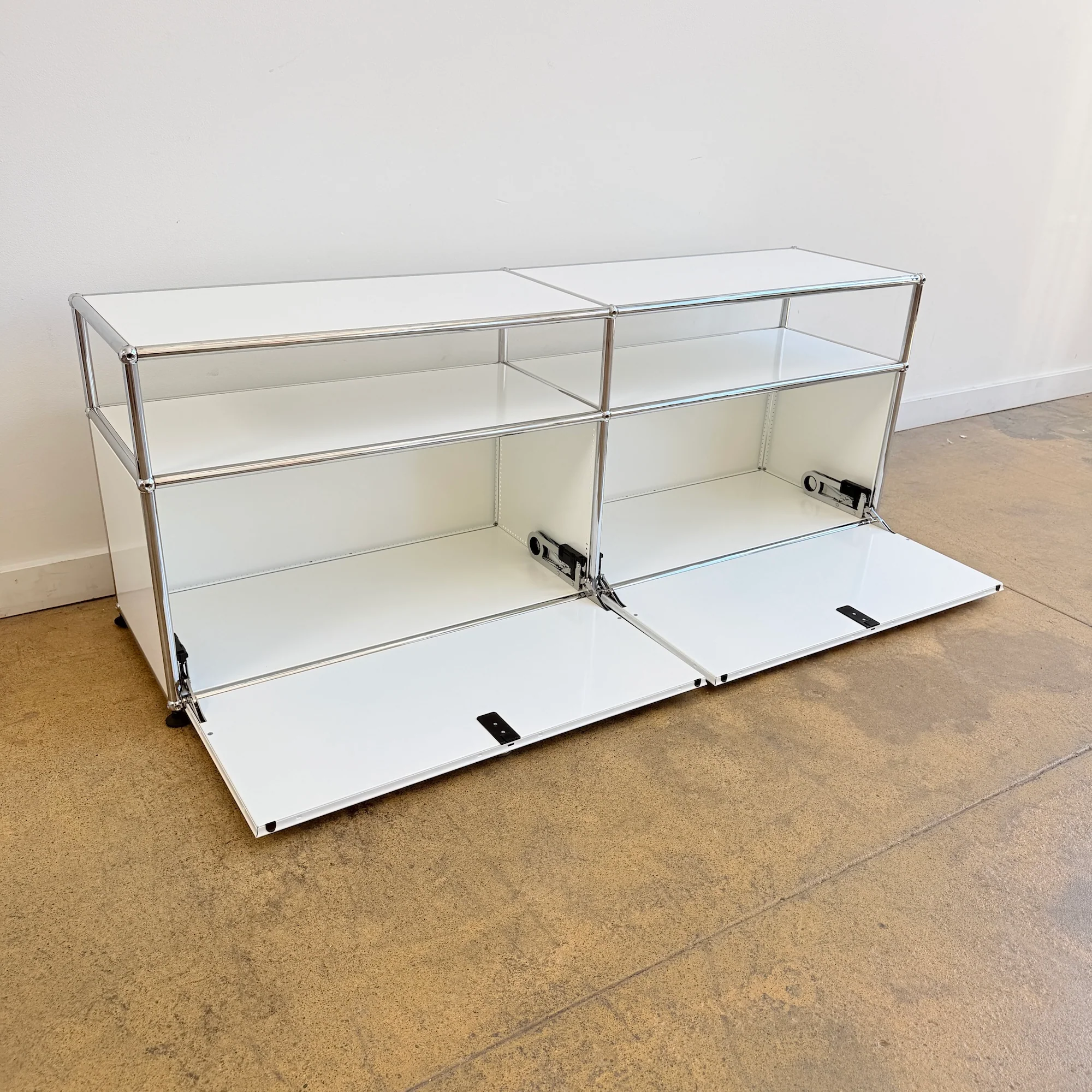 USM Haller 2X2 Media Console 22' - Pure White - Image 4