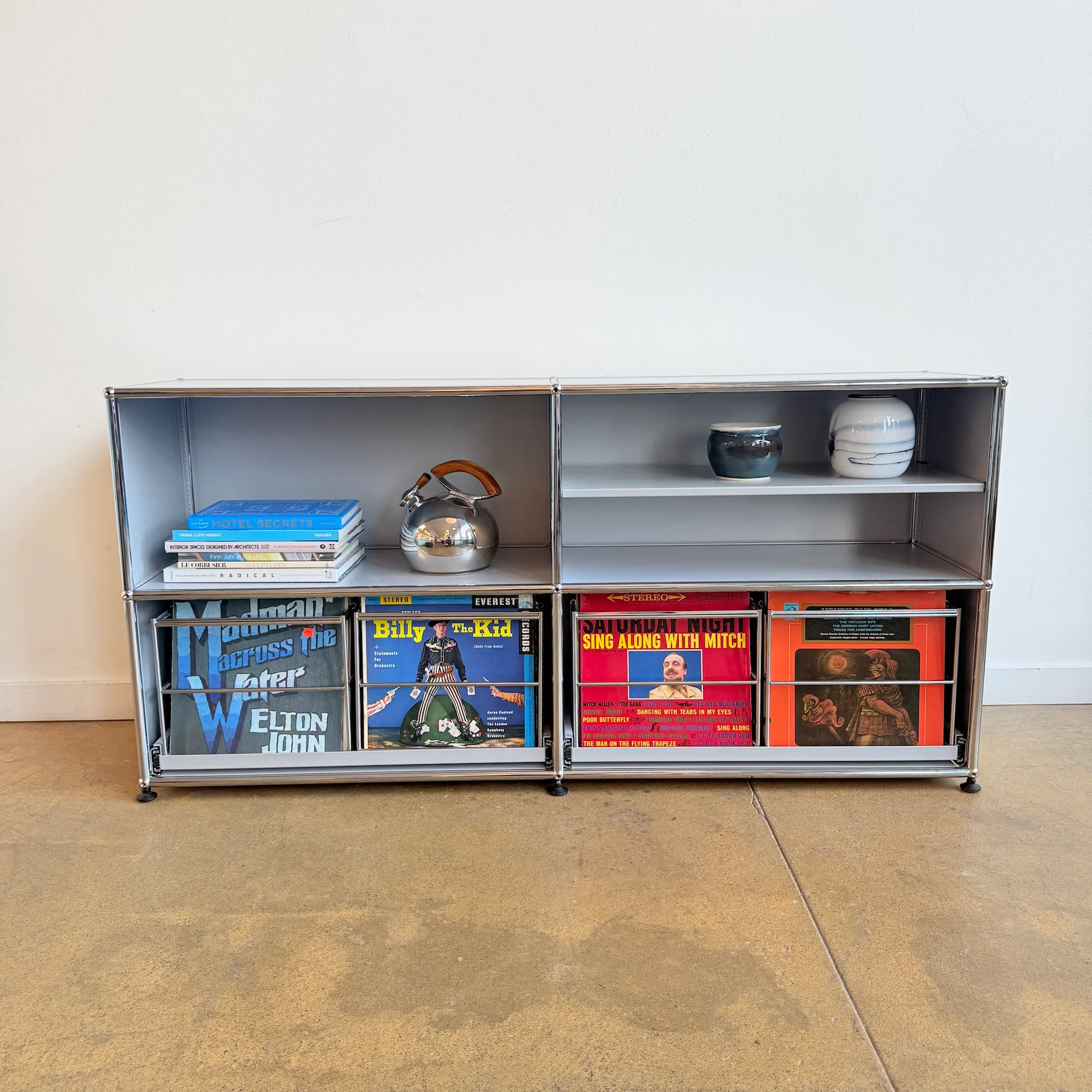 USM Haller 2X2 Record Storage Fully Enclosed - Silver
