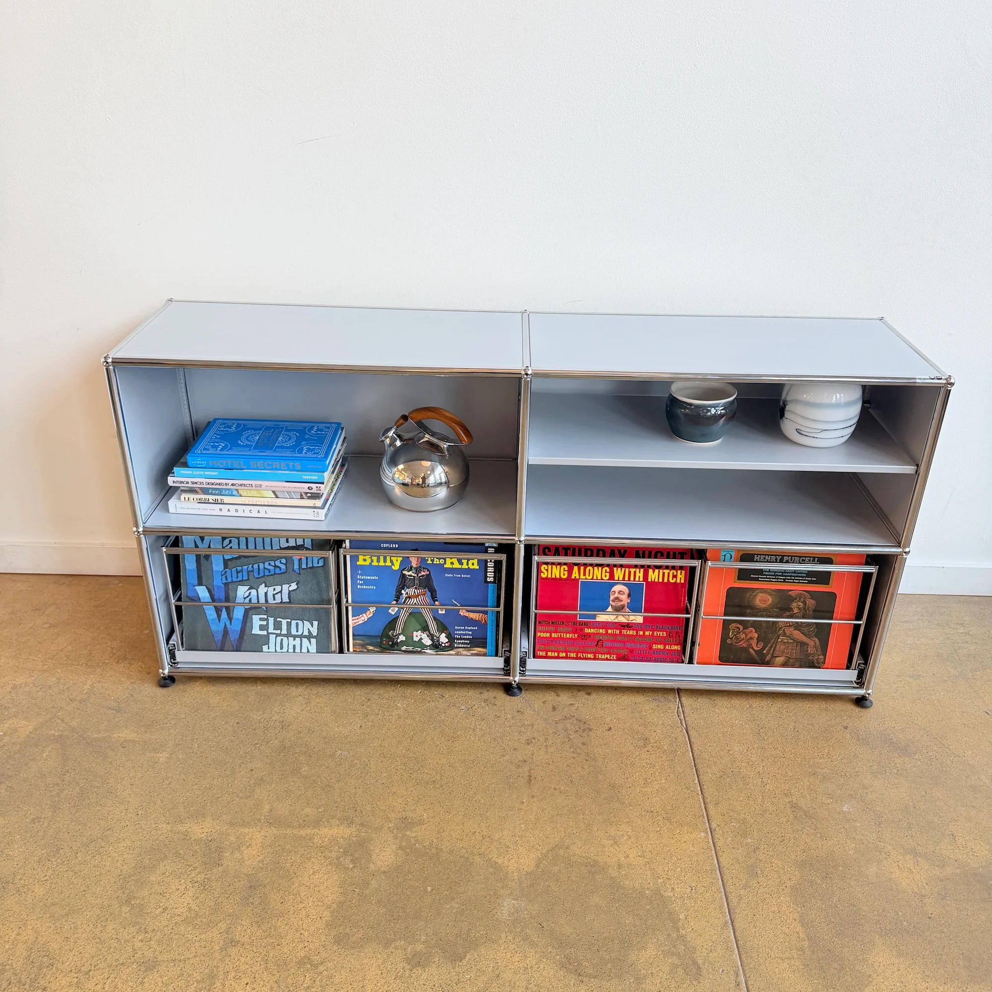 USM Haller 2X2 Record Storage Fully Enclosed - Silver - Image 3