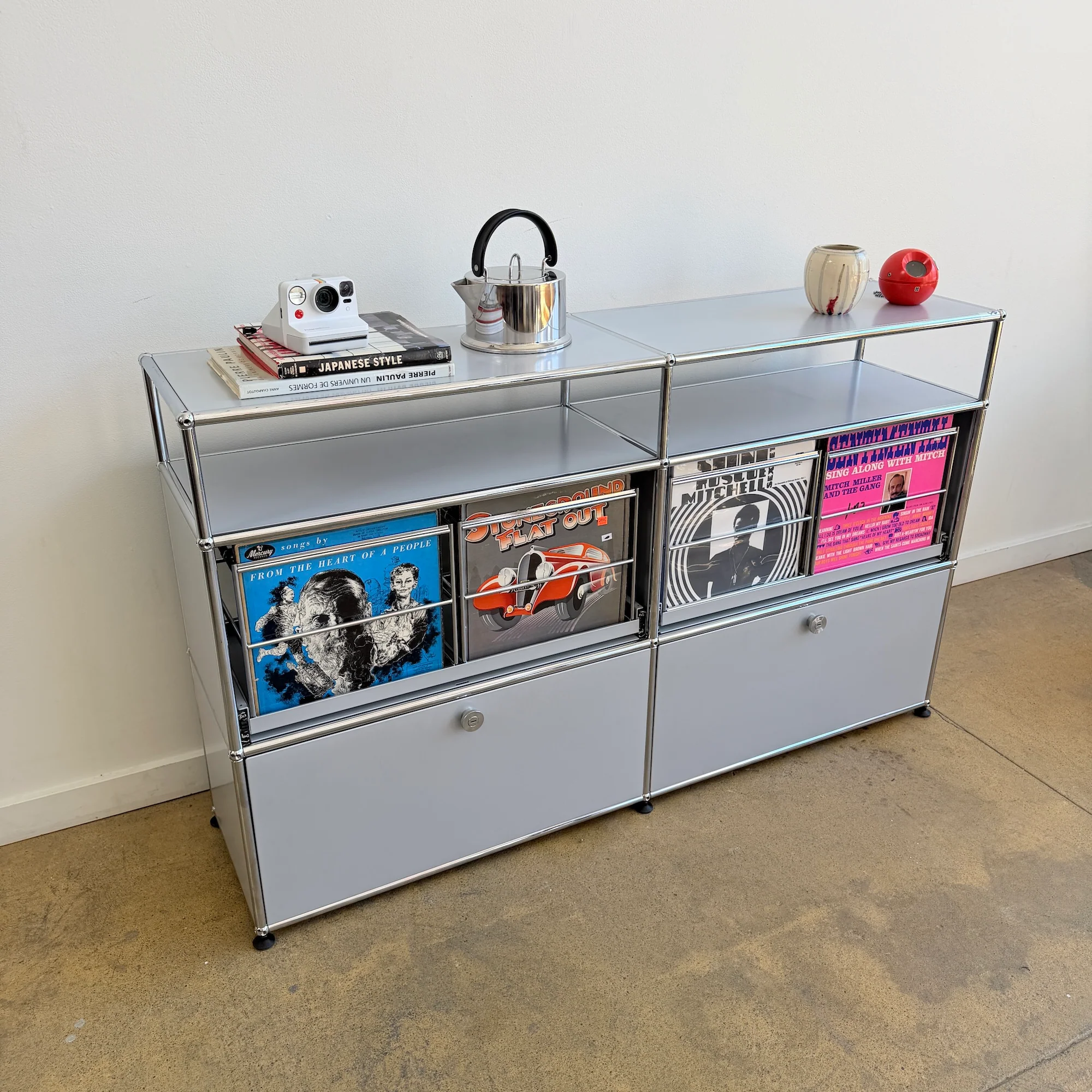 USM Haller 2X3 With Pullout for Records - Silver - Image 4