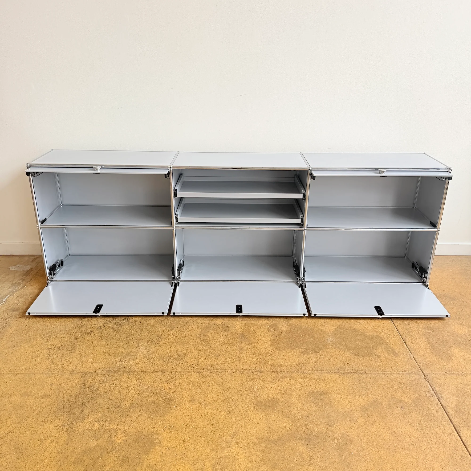 USM Haller 3X2 - 5 Doors/ 2 Flip up and Two Pull out Tray - Silver - Image 2