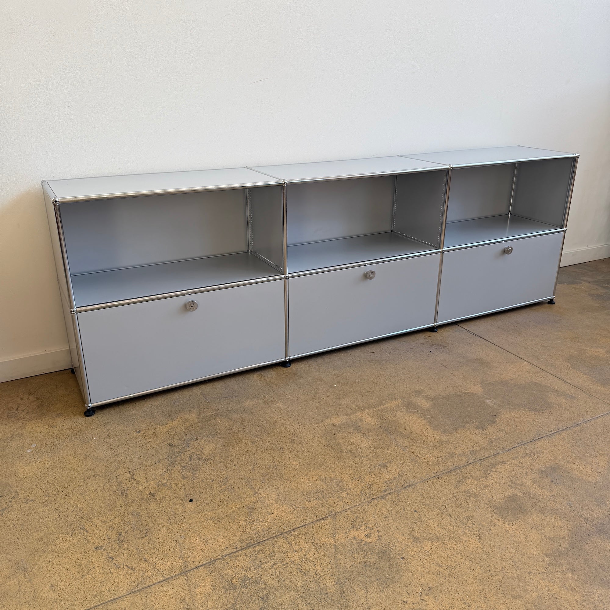 USM Haller 3X2 Fully Enclosed Console - Silver - Image 3
