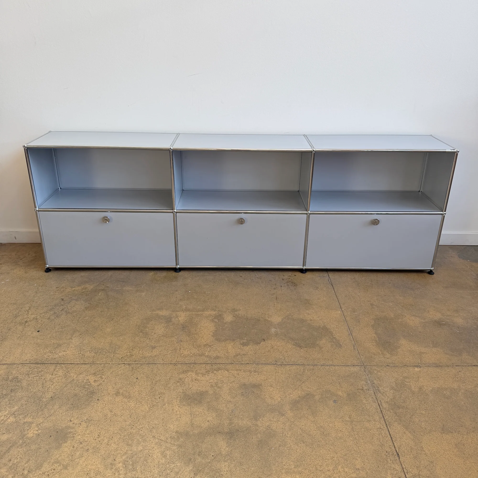 USM Haller 3X2 Fully Enclosed Console - Silver - Image 4