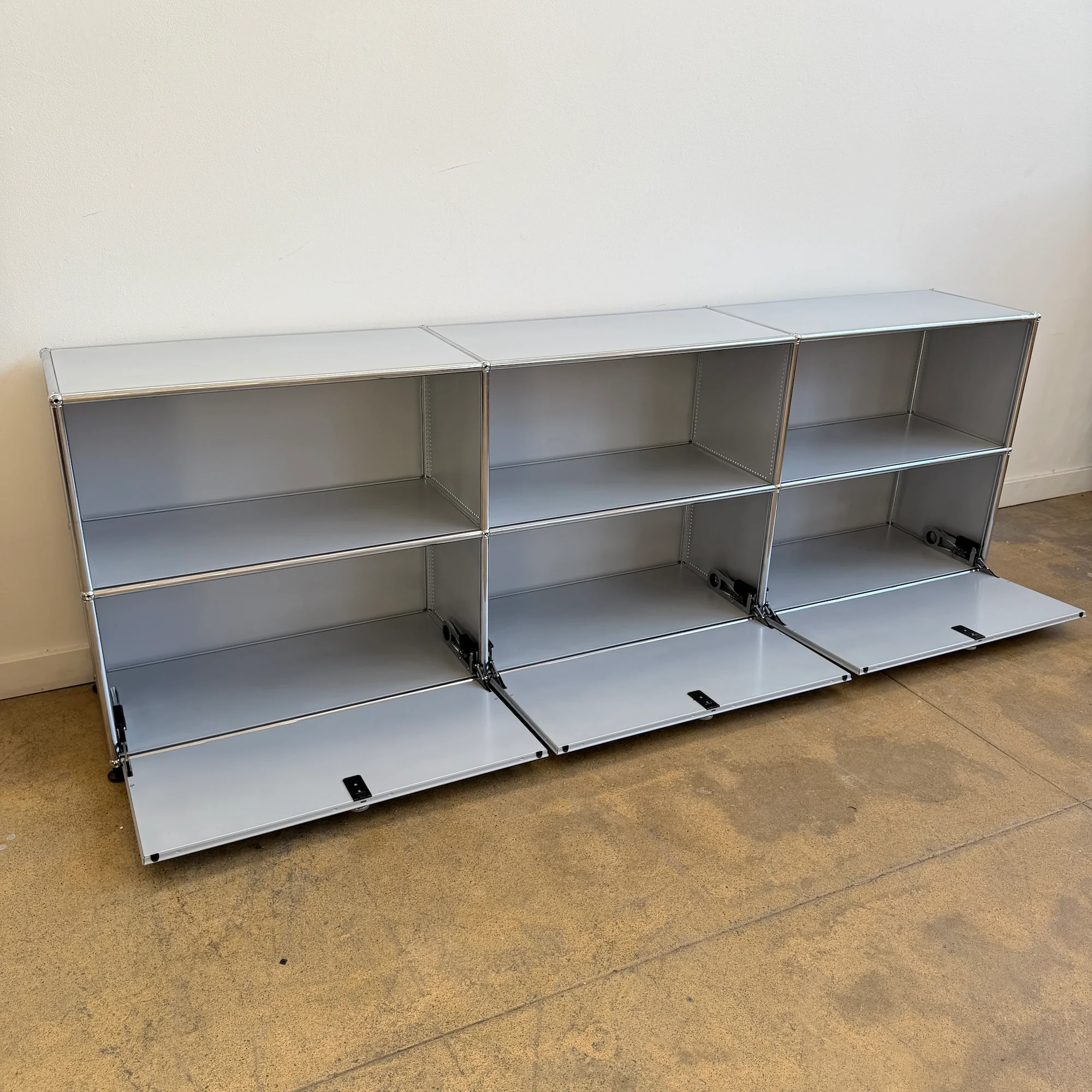USM Haller 3X2 Fully Enclosed Console - Silver - Image 5