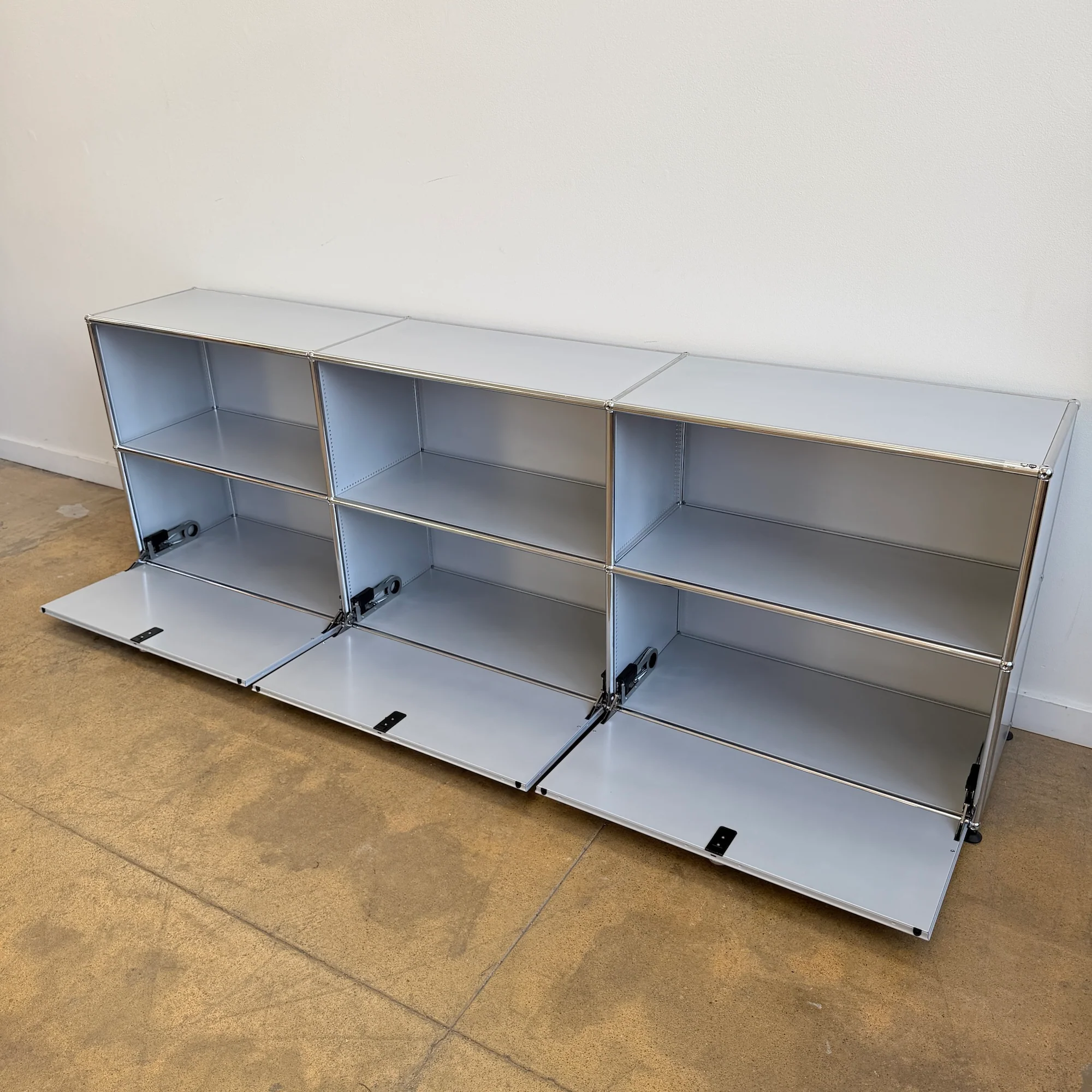 USM Haller 3X2 Fully Enclosed Console - Silver - Image 6