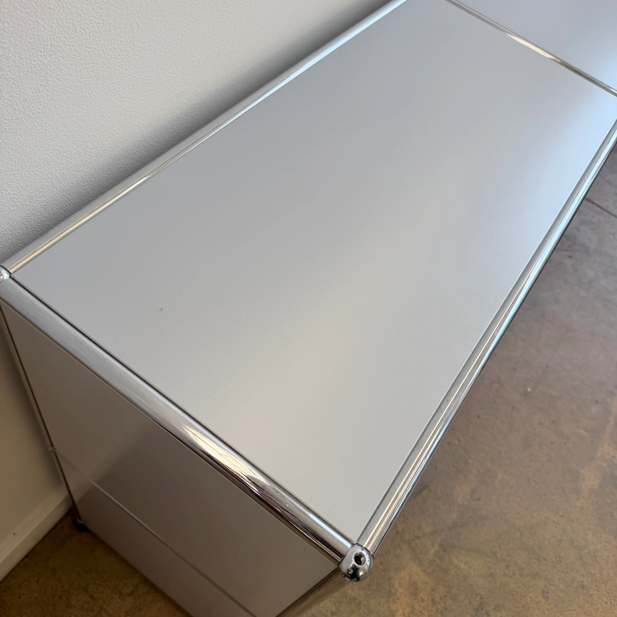 USM Haller 3X2 Fully Enclosed Console - Silver - Image 7