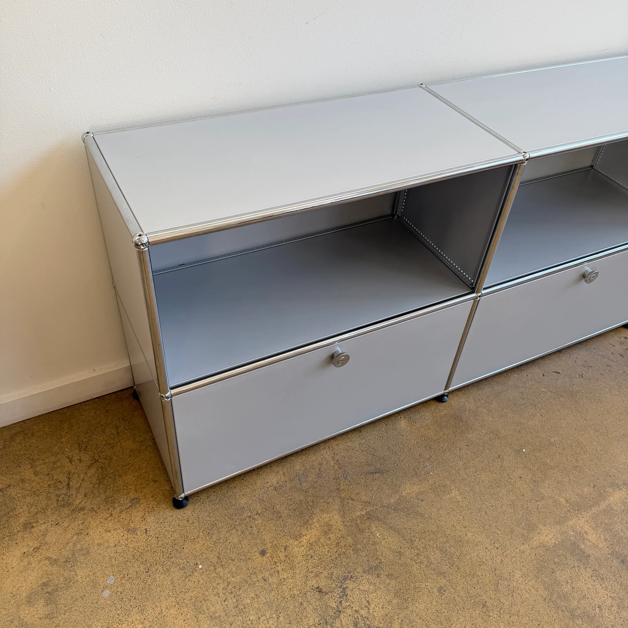 USM Haller 3X2 Fully Enclosed Console - Silver - Image 8