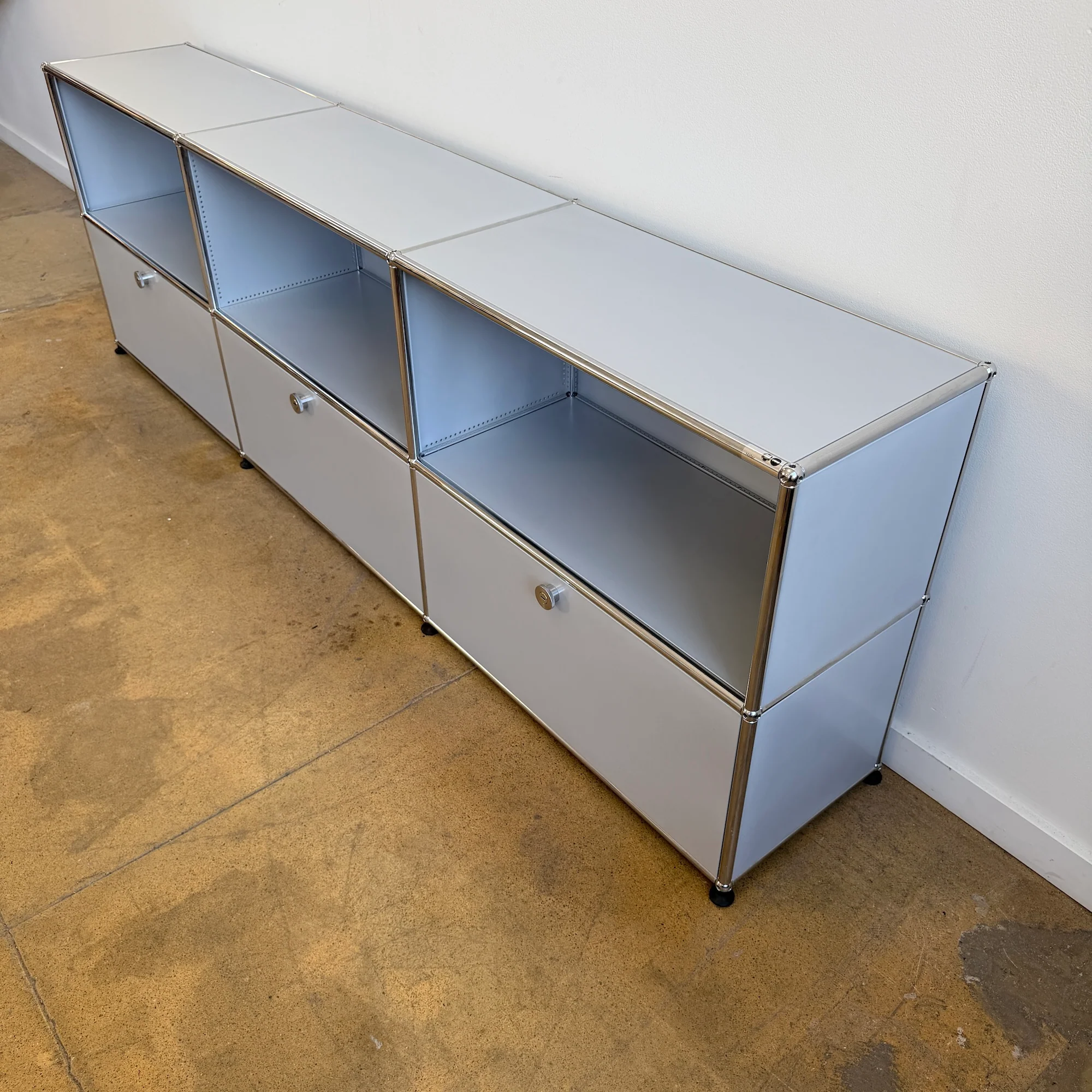 USM Haller 3X2 Fully Enclosed Console - Silver - Image 9