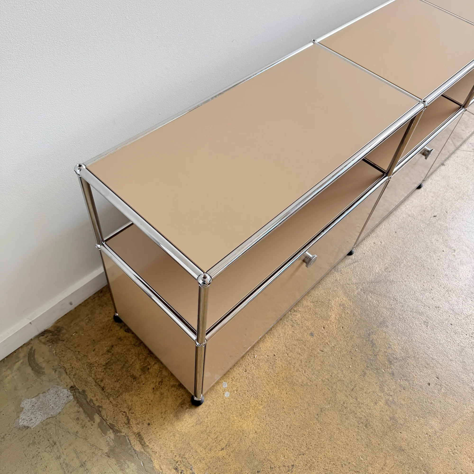 USM Haller 3X2 Media Console 80' - Beige - Image 5