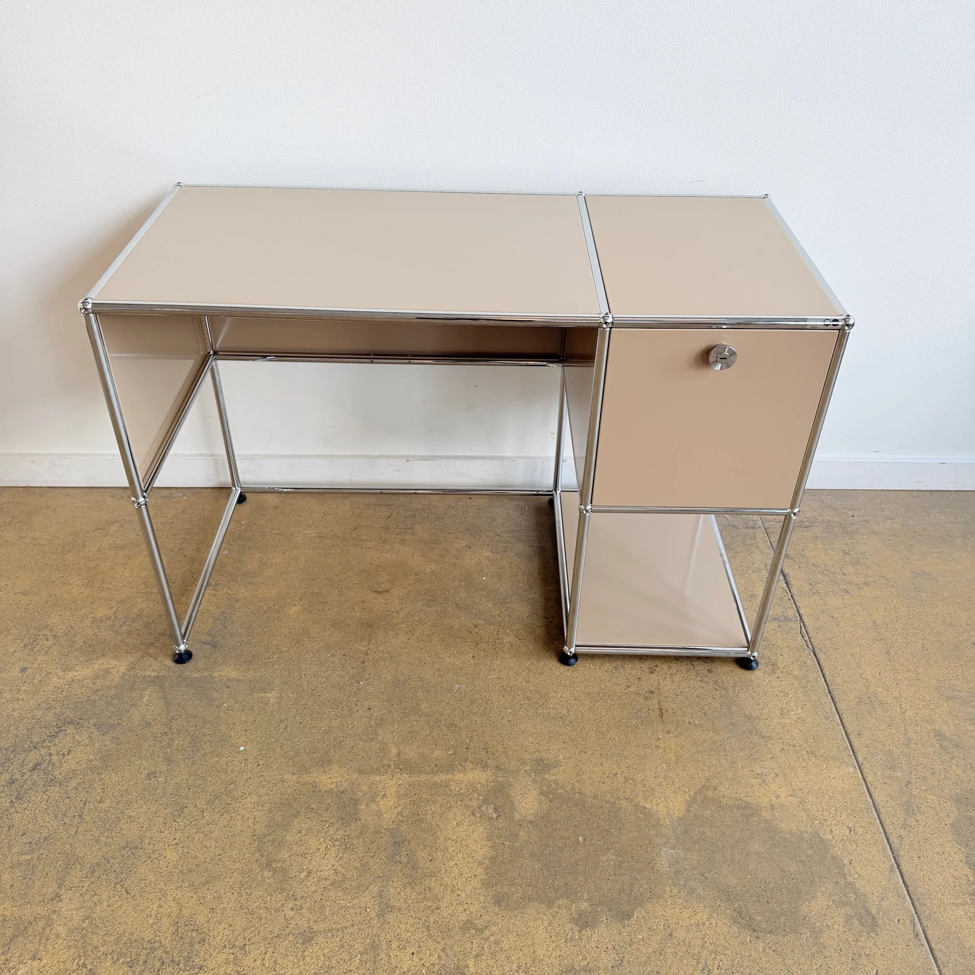 USM Haller 45 Desk - Beige - Image 2