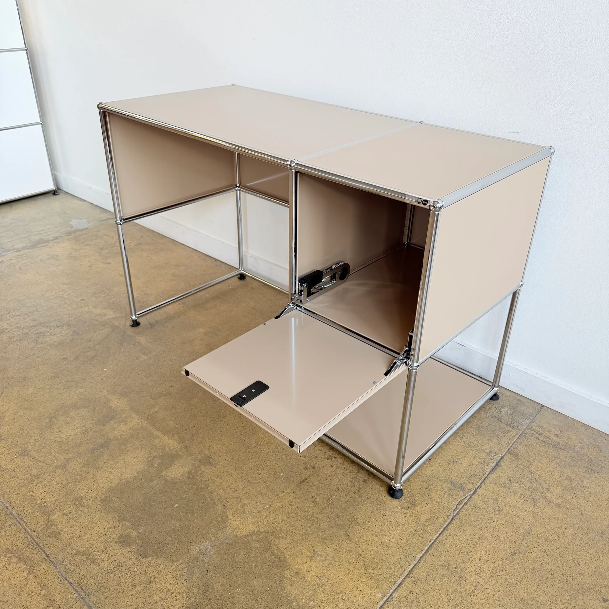 USM Haller 45 Desk - Beige - Image 4