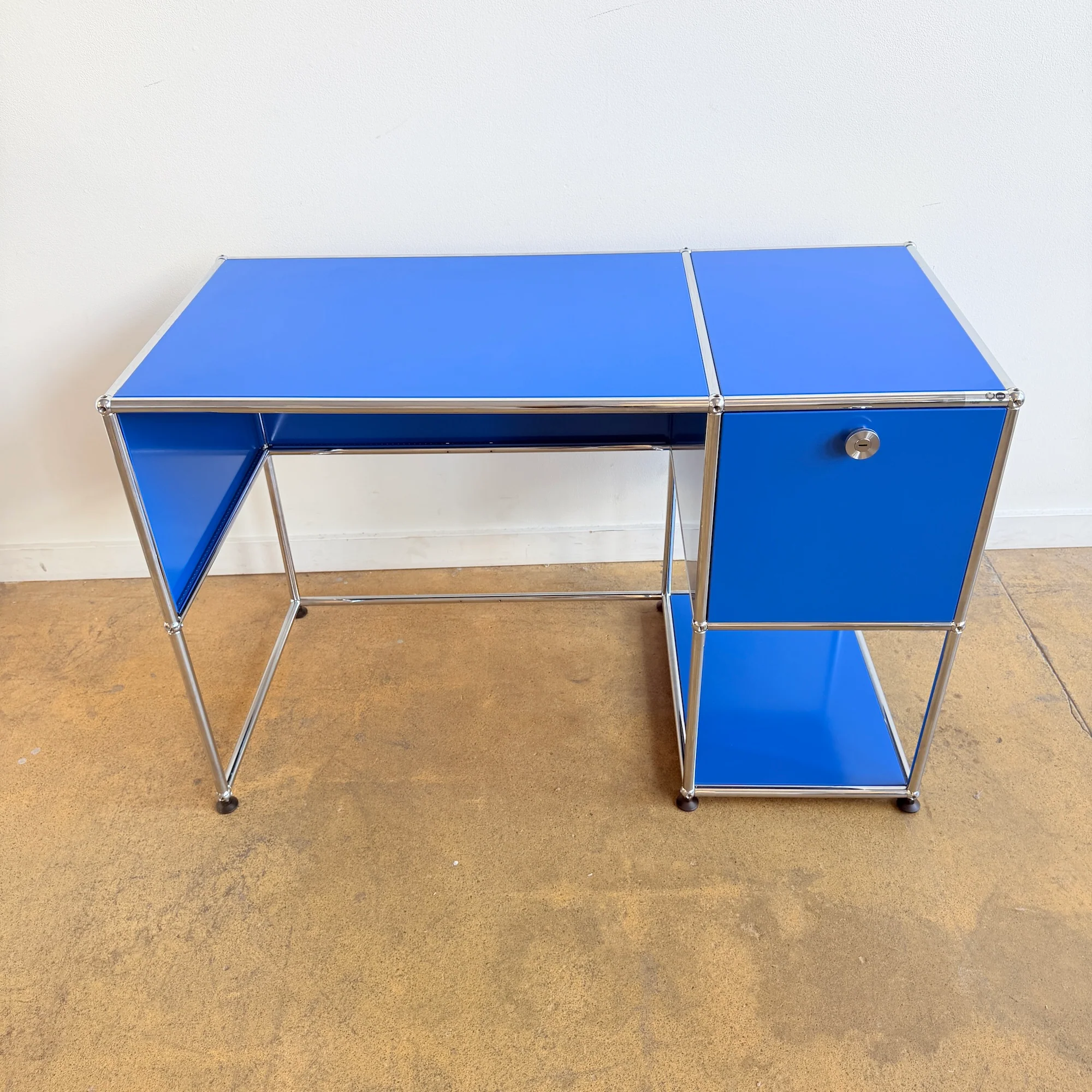 USM Haller 45 Desk - Gentian Blue - Image 2