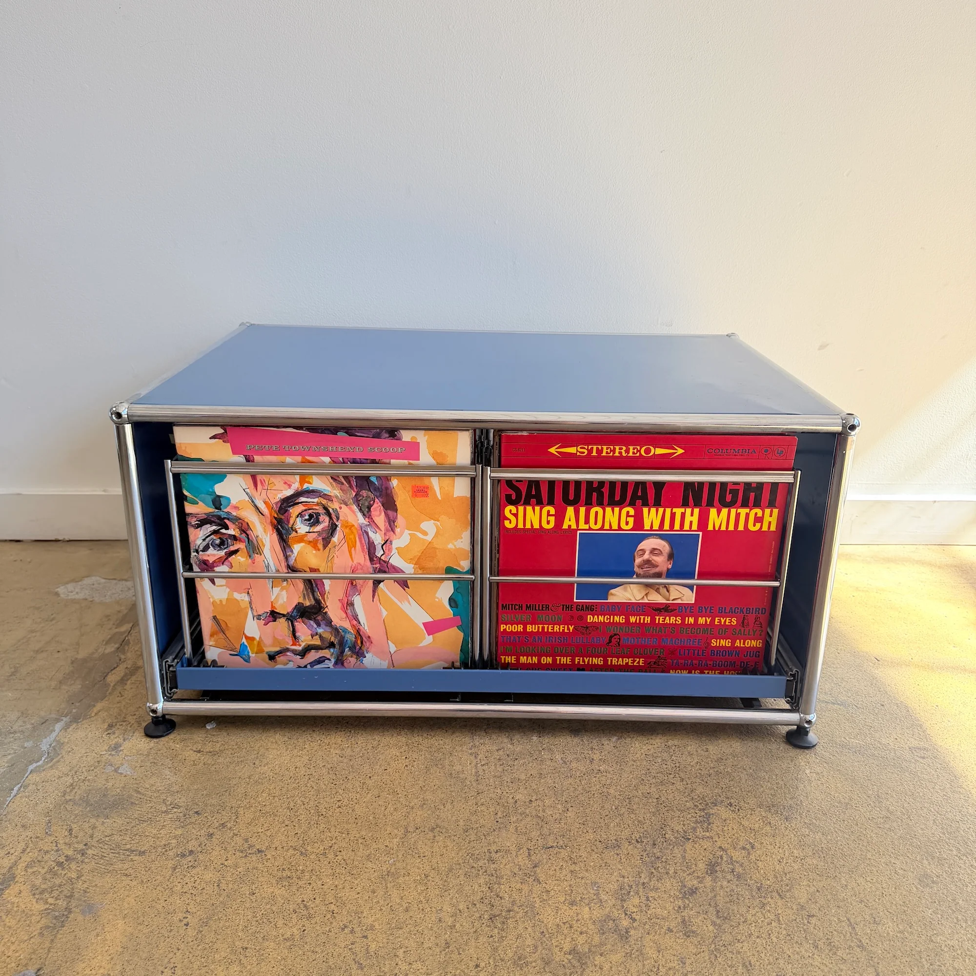 USM Haller Compact Low Record Storage