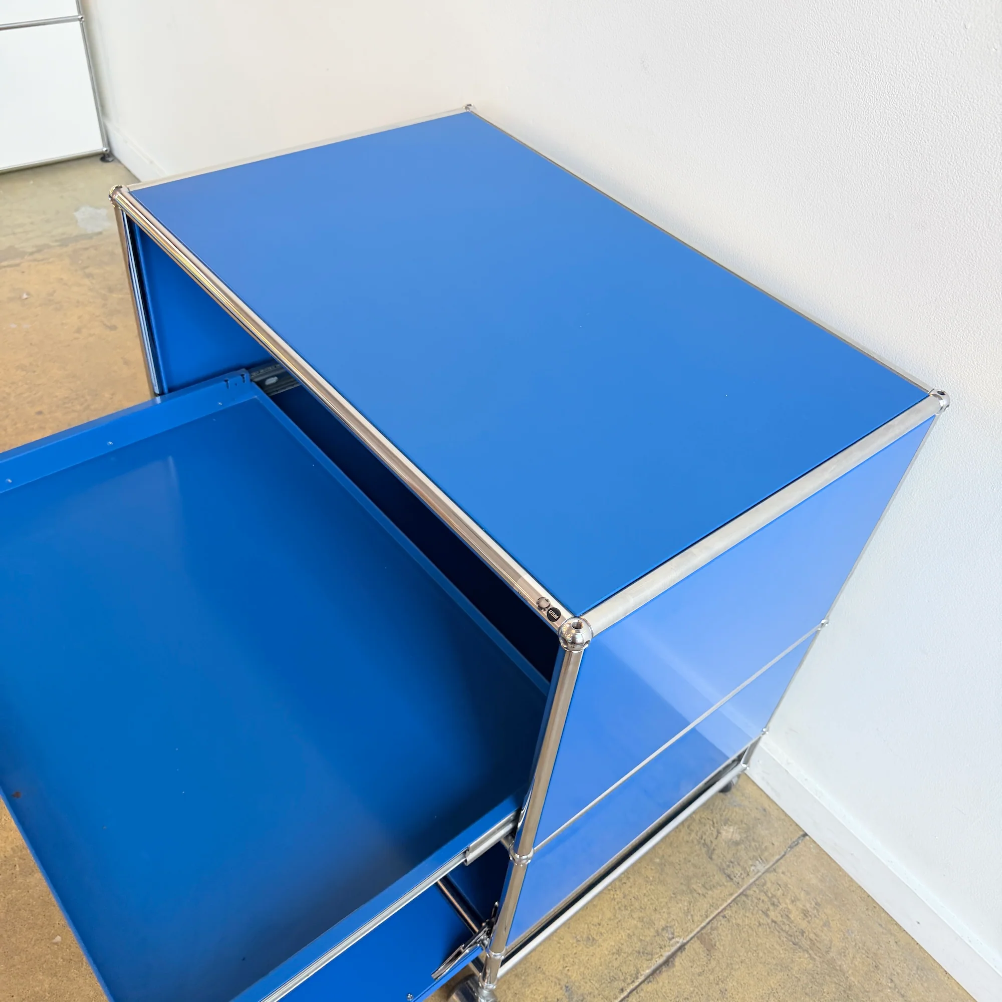 USM Haller Compact Station with Pull Out tray/ Coffee Station/ Printer Station - Image 5