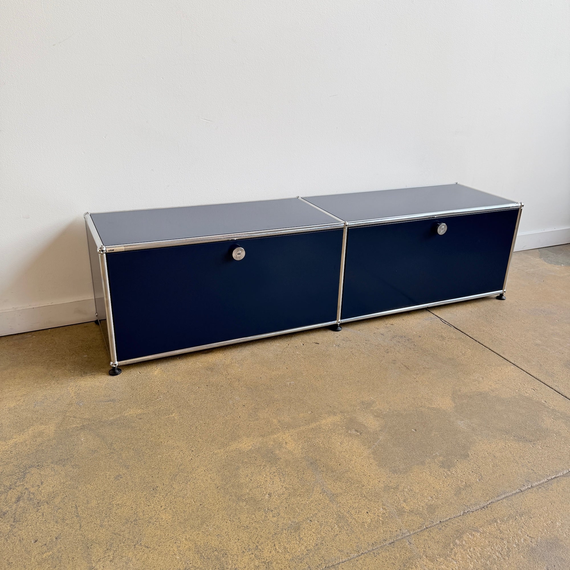 USM Haller Low 2X1 Media Console - Steel Blue - Image 3