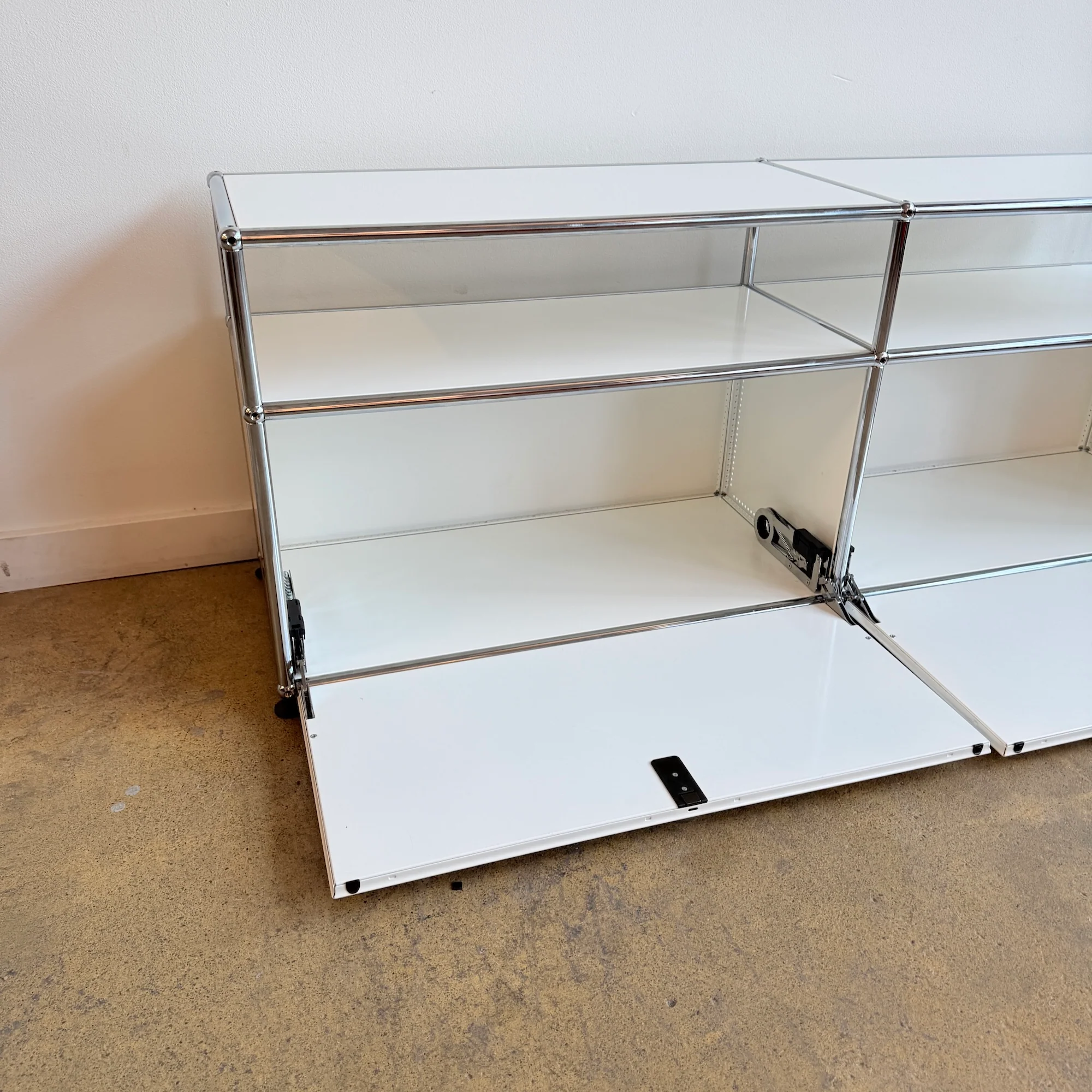 USM Haller Low Media Console - Pure White - Image 5