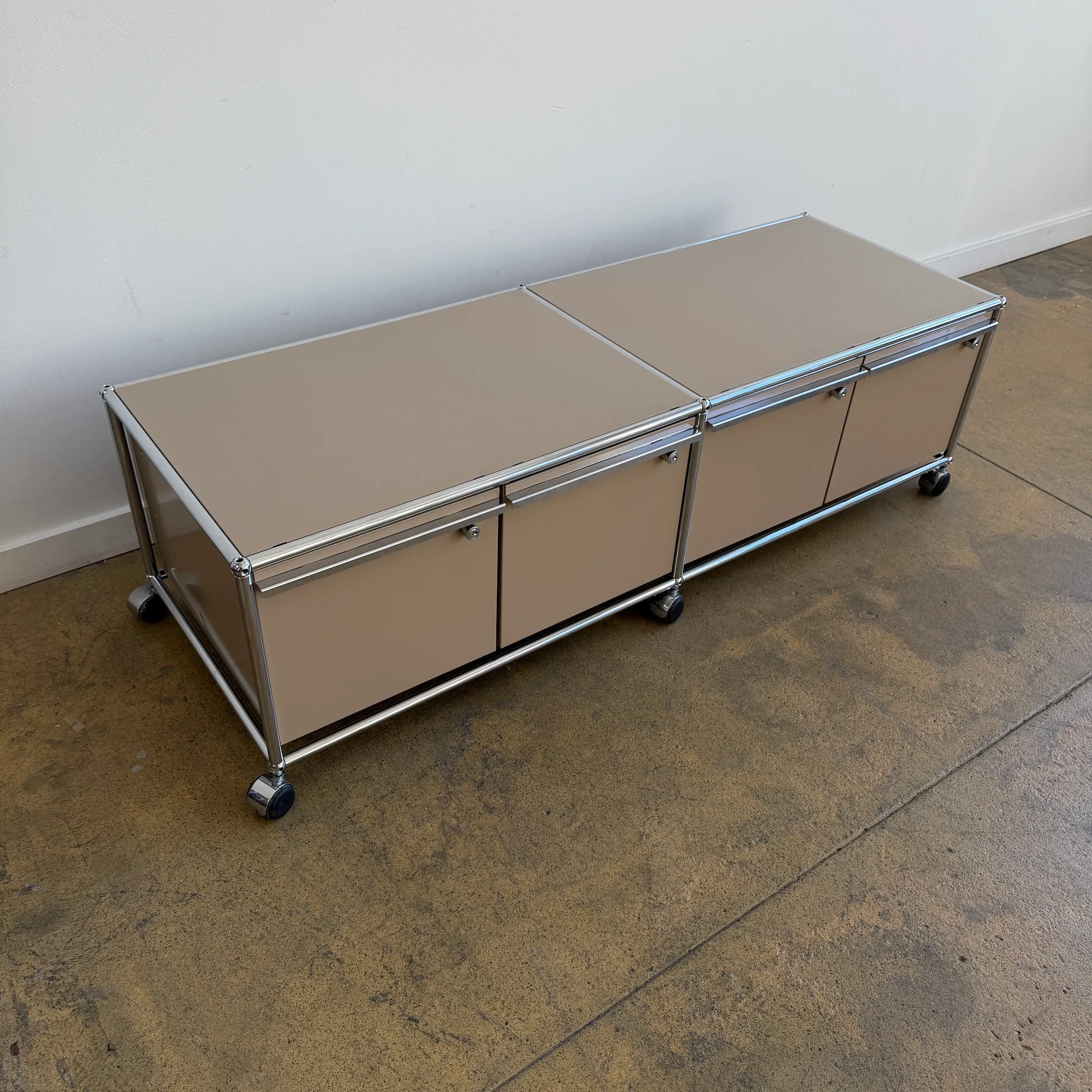USM Haller low storage or media cabinet - Beige - Image 2