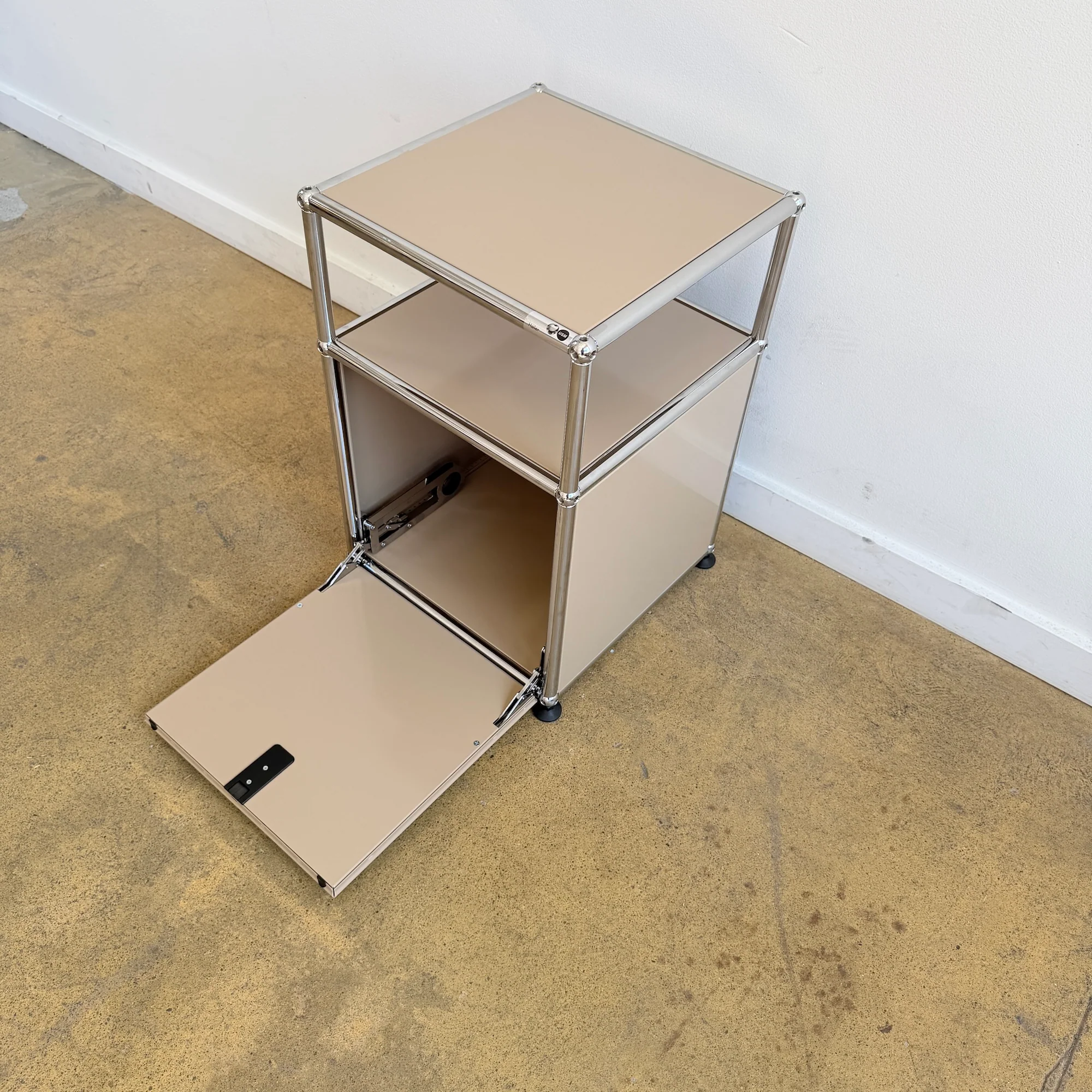USM Haller Nightstand 14'' - Beige - Image 6