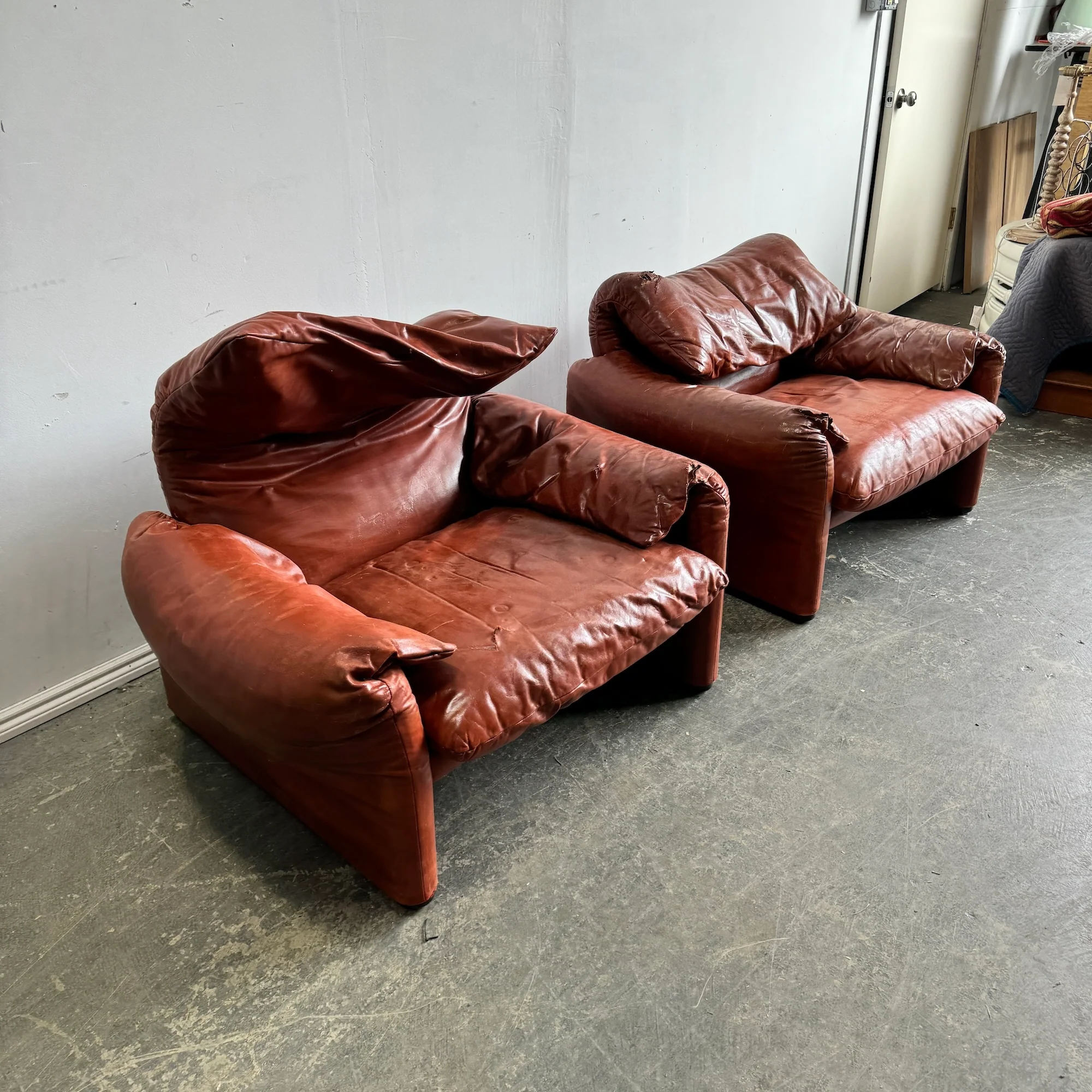 Vintage Cassina PAIR OF Marlunga Lounge chairs by Vico Magistretti - Image 2