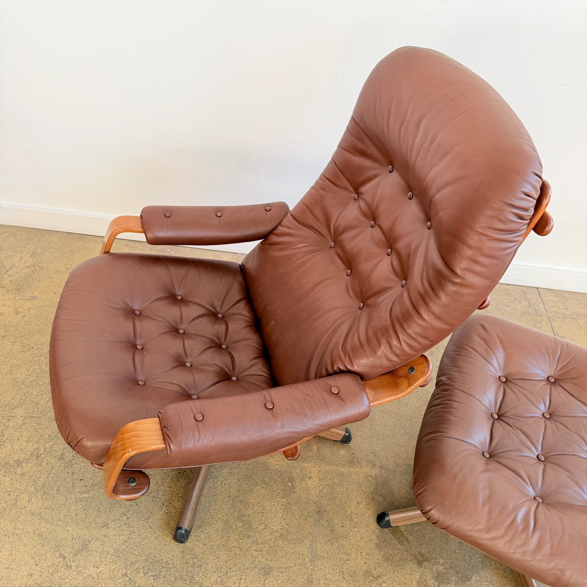 Vintage Göte Mobler Reclining Swivel lounge chair with Ottoman - Image 6