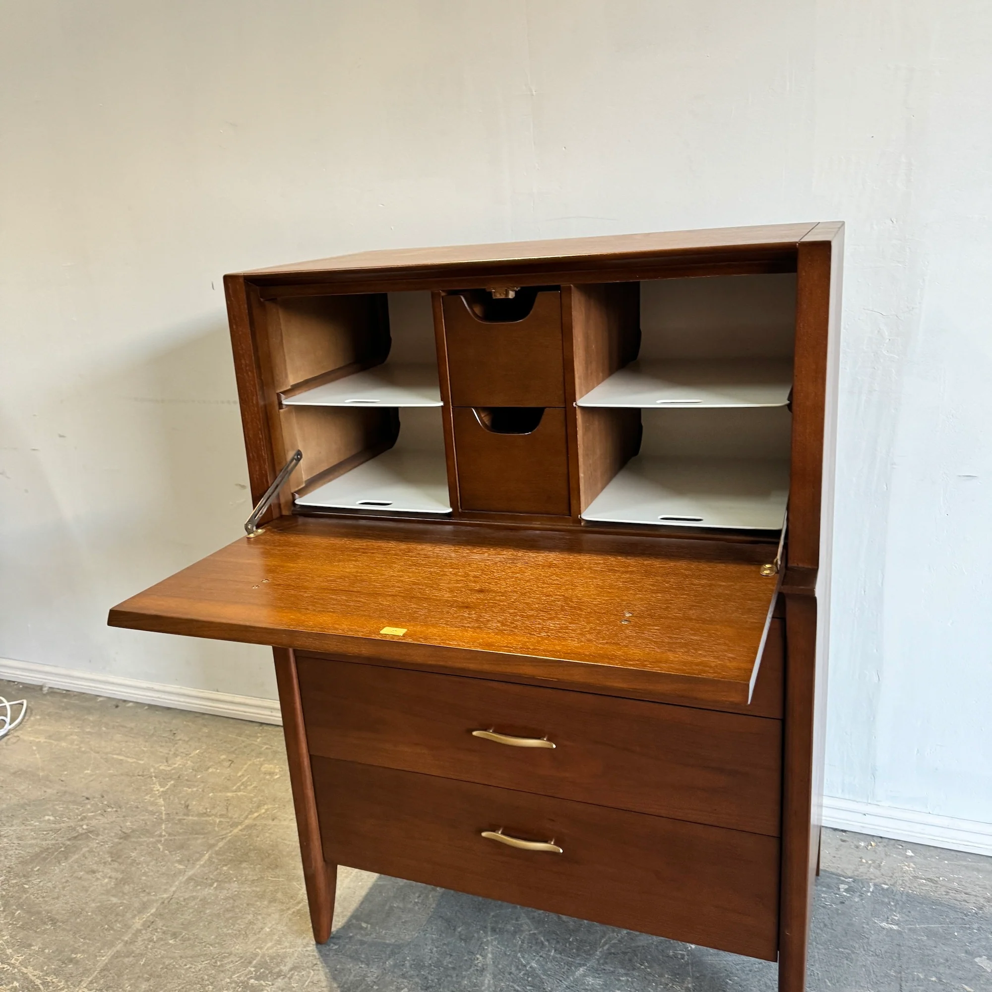 Stanley Furniture Vintage Tall dresser Mid Century style from 1960's - Image 3