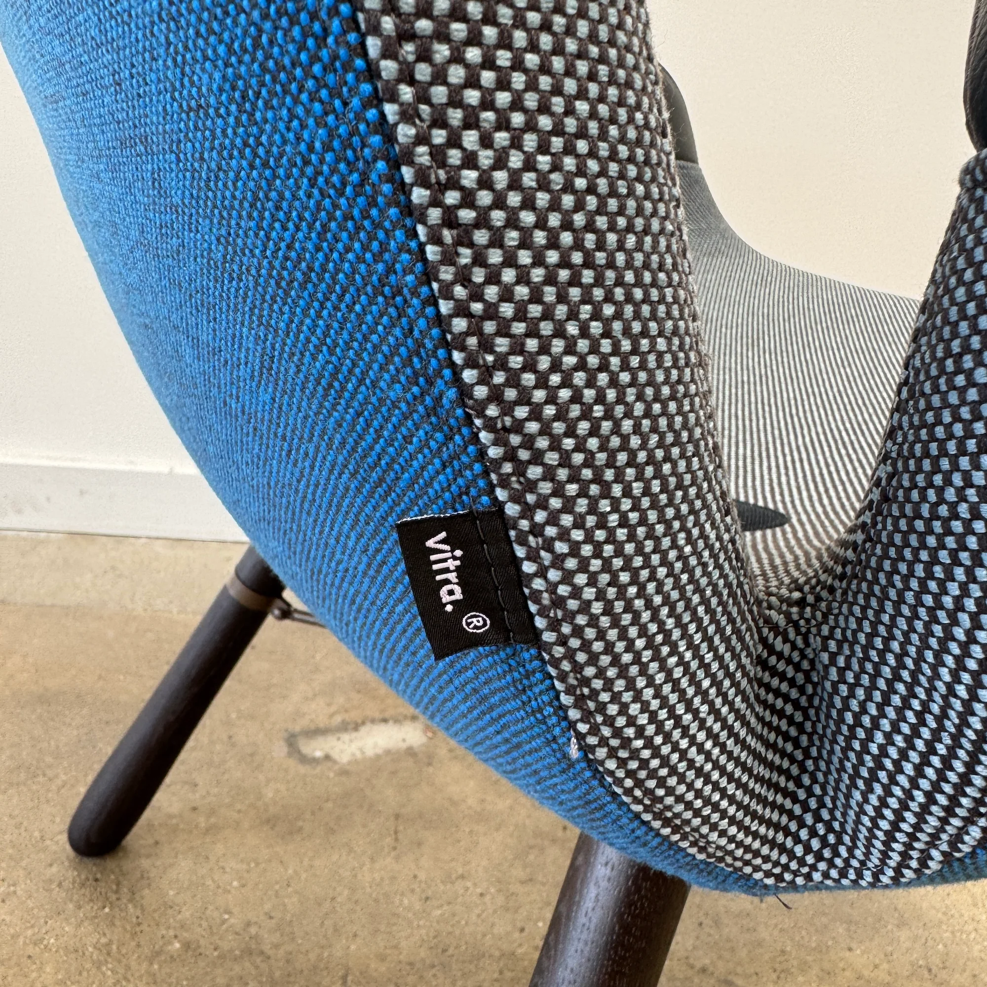 Vitra East River lounge Chair (Two Available) - Image 5