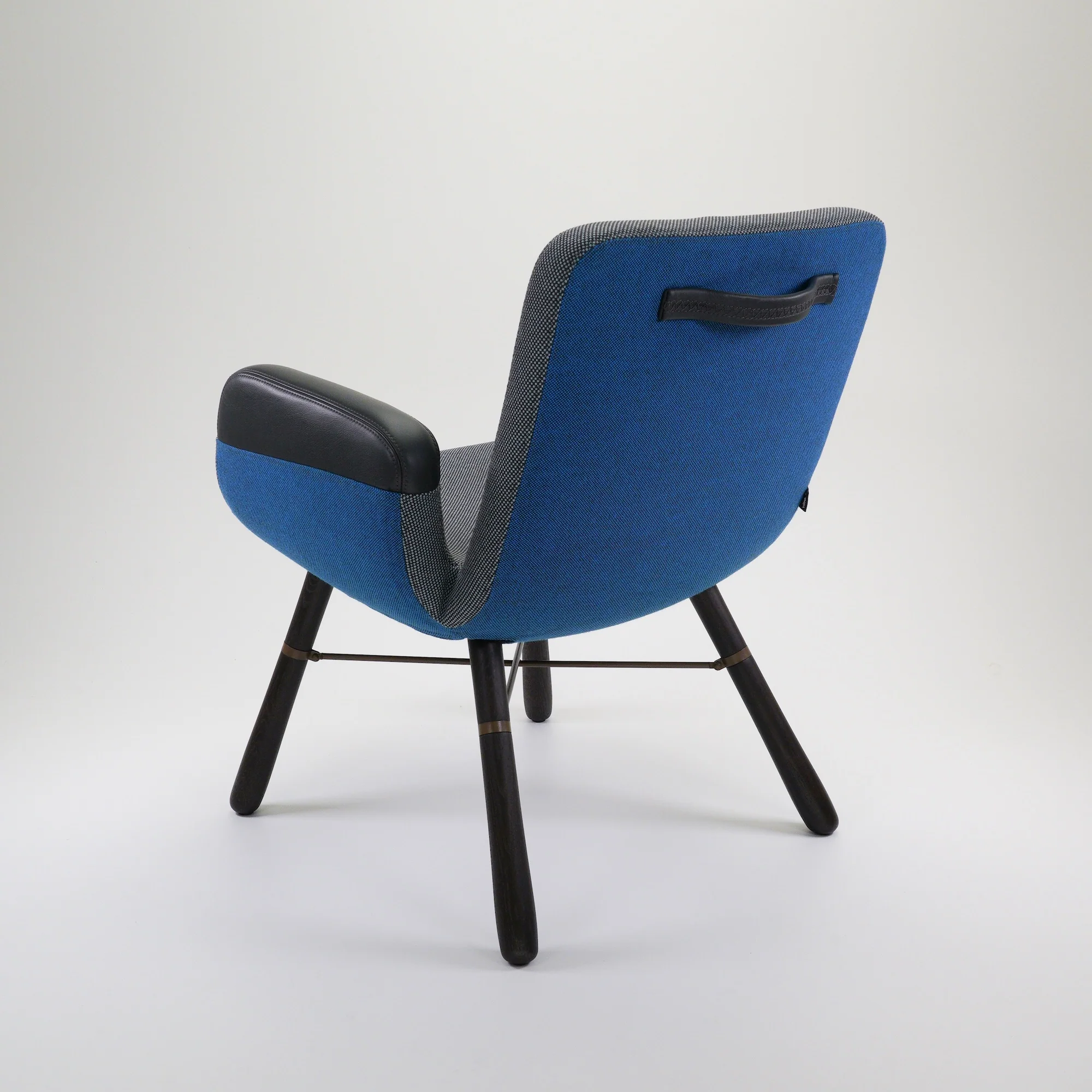 Vitra East River lounge Chair (Two Available) - Image 3