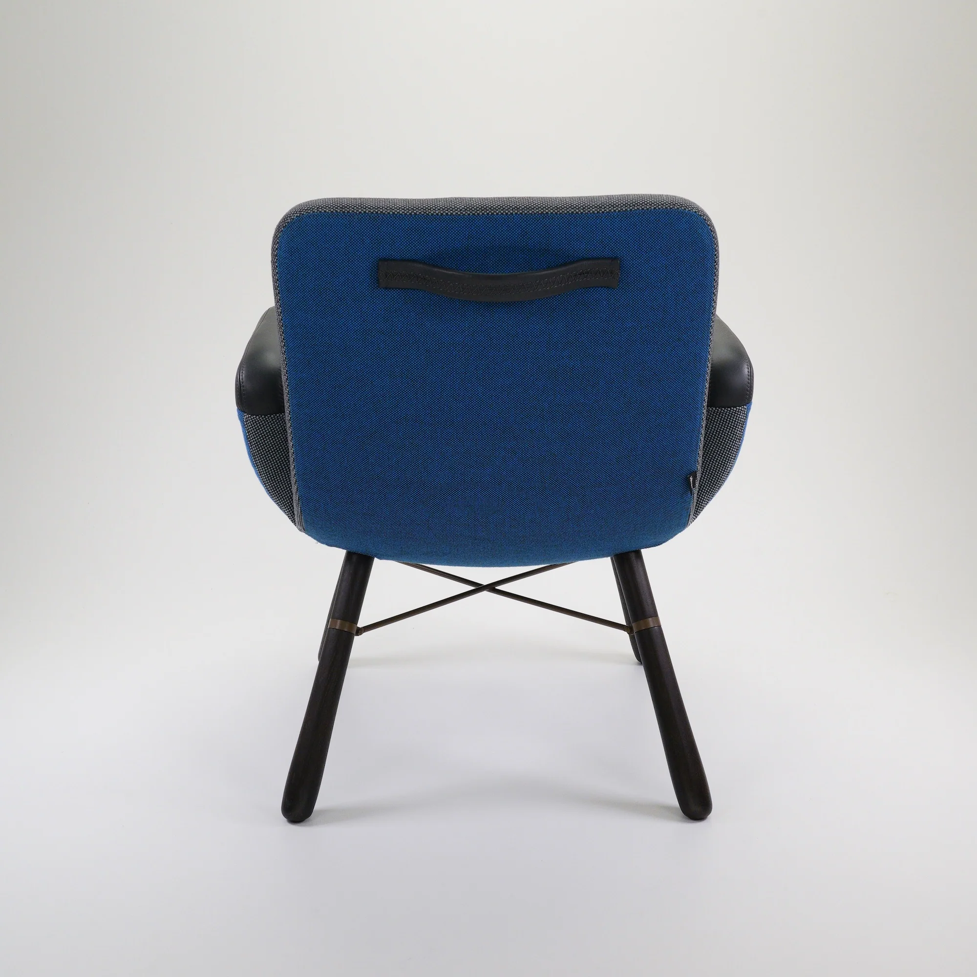 Vitra East River lounge Chair (Two Available) - Image 4