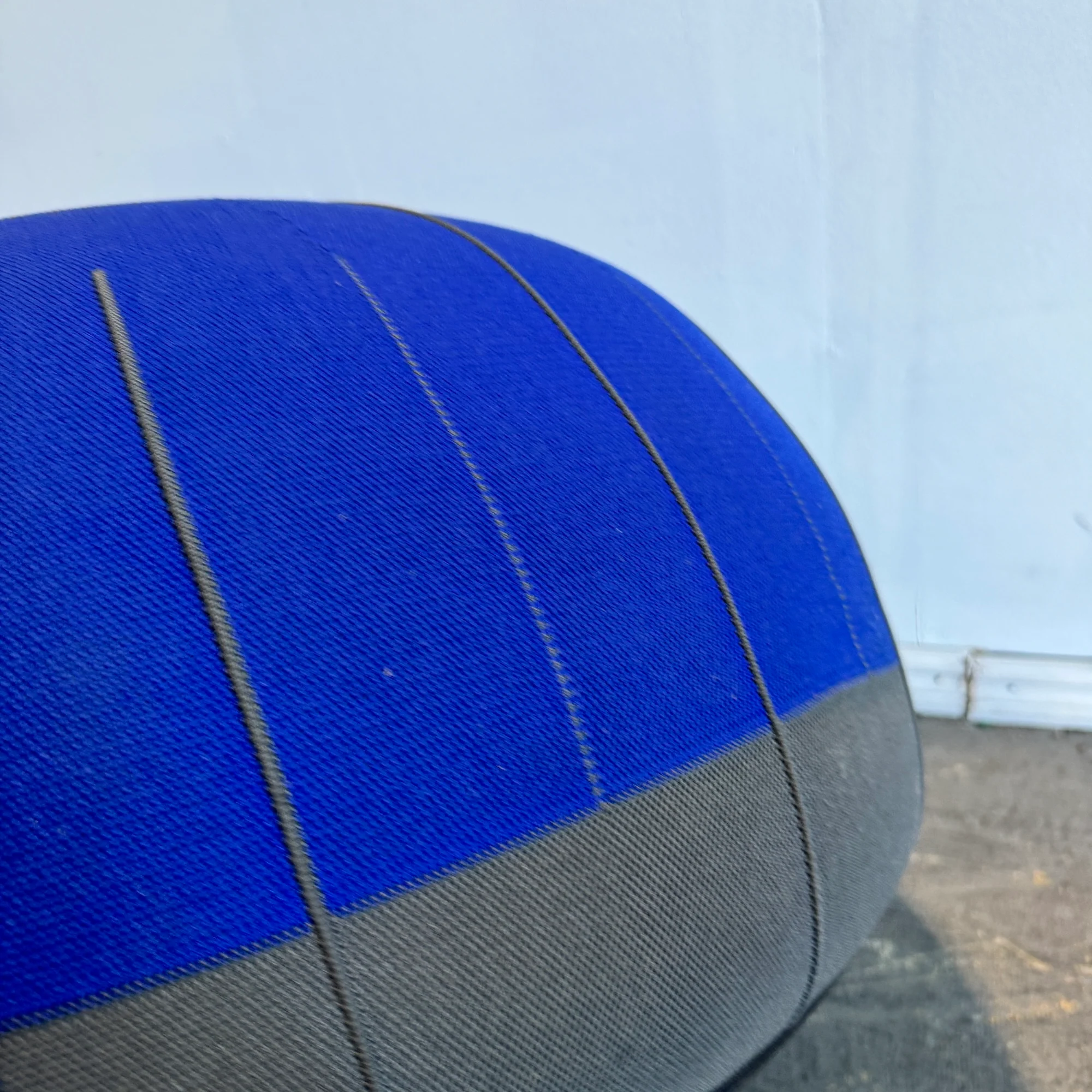 Vitra Mochi Pouf - Image 2