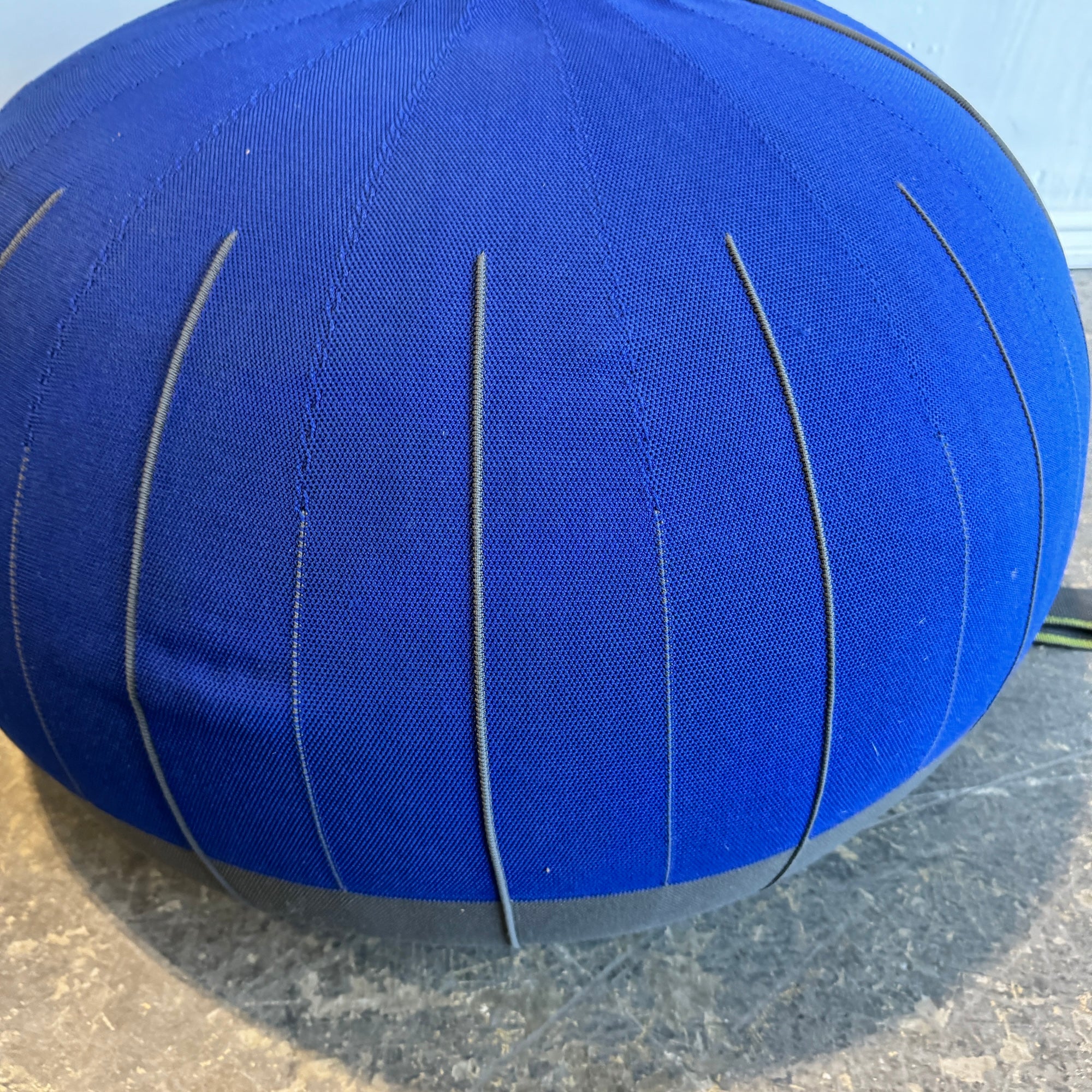 Vitra Mochi Pouf - Image 3