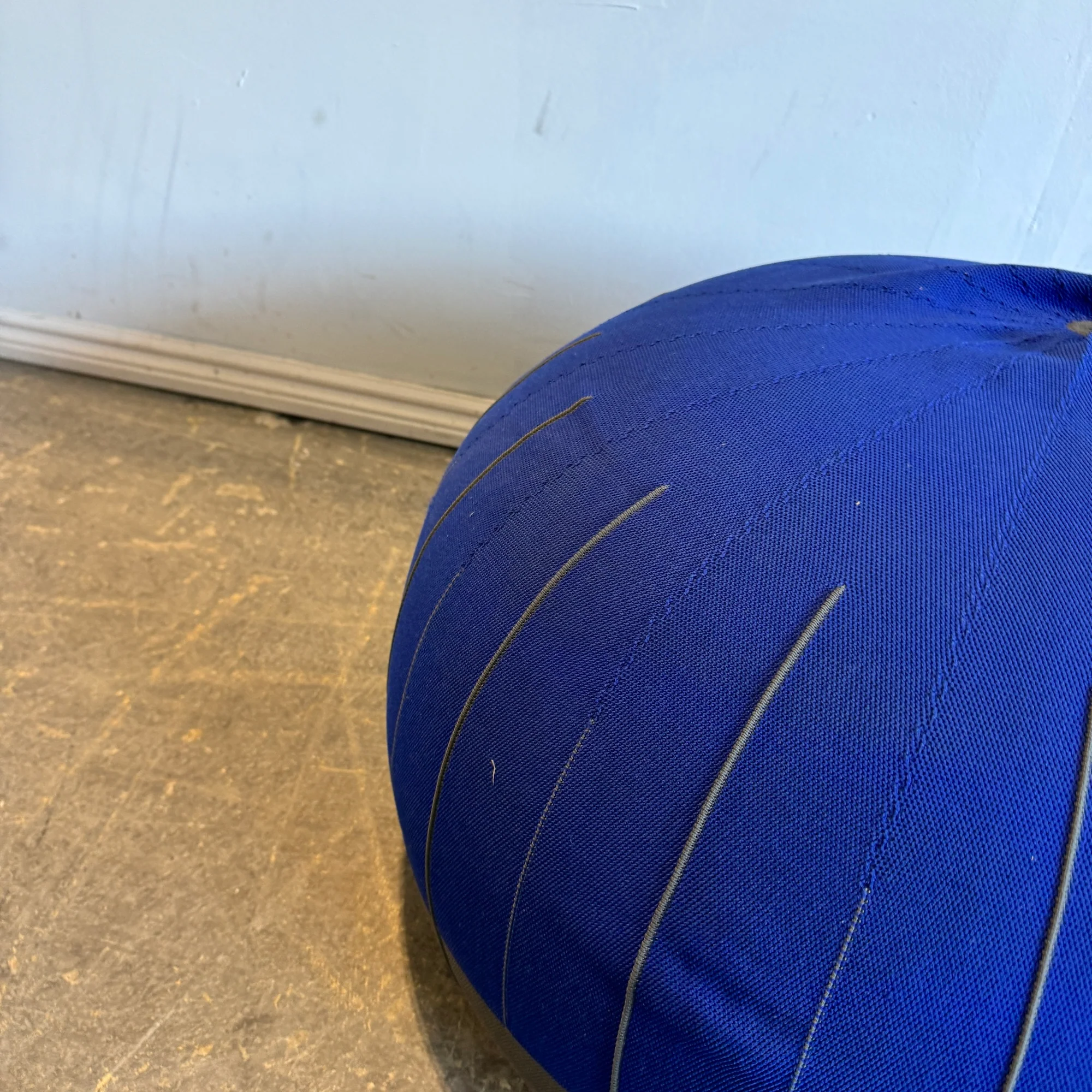 Vitra Mochi Pouf - Image 4